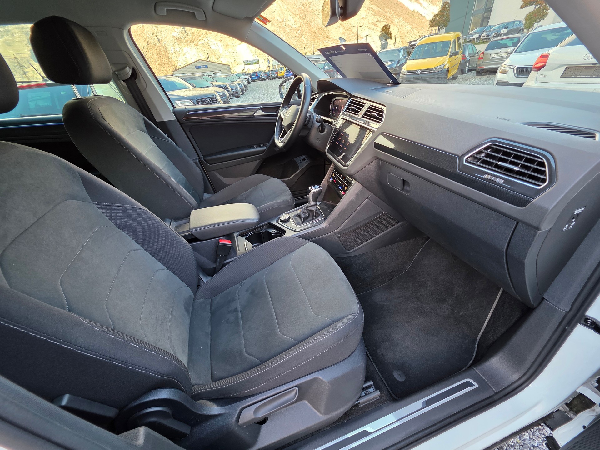 VW Tiguan 2.0TSI Elegance 4Motion DSG-image-14