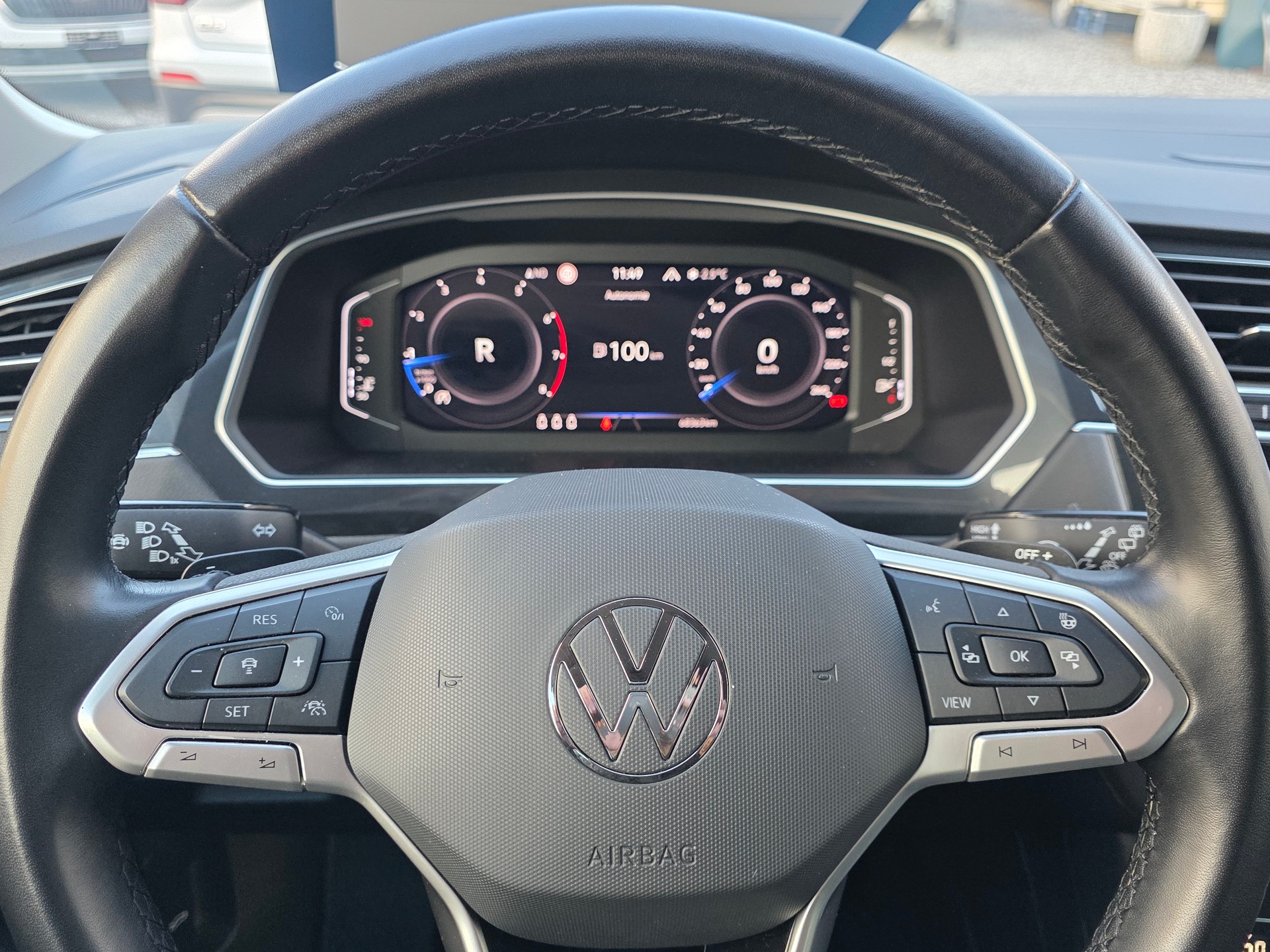 VW Tiguan 2.0TSI Elegance 4Motion DSG-image-11