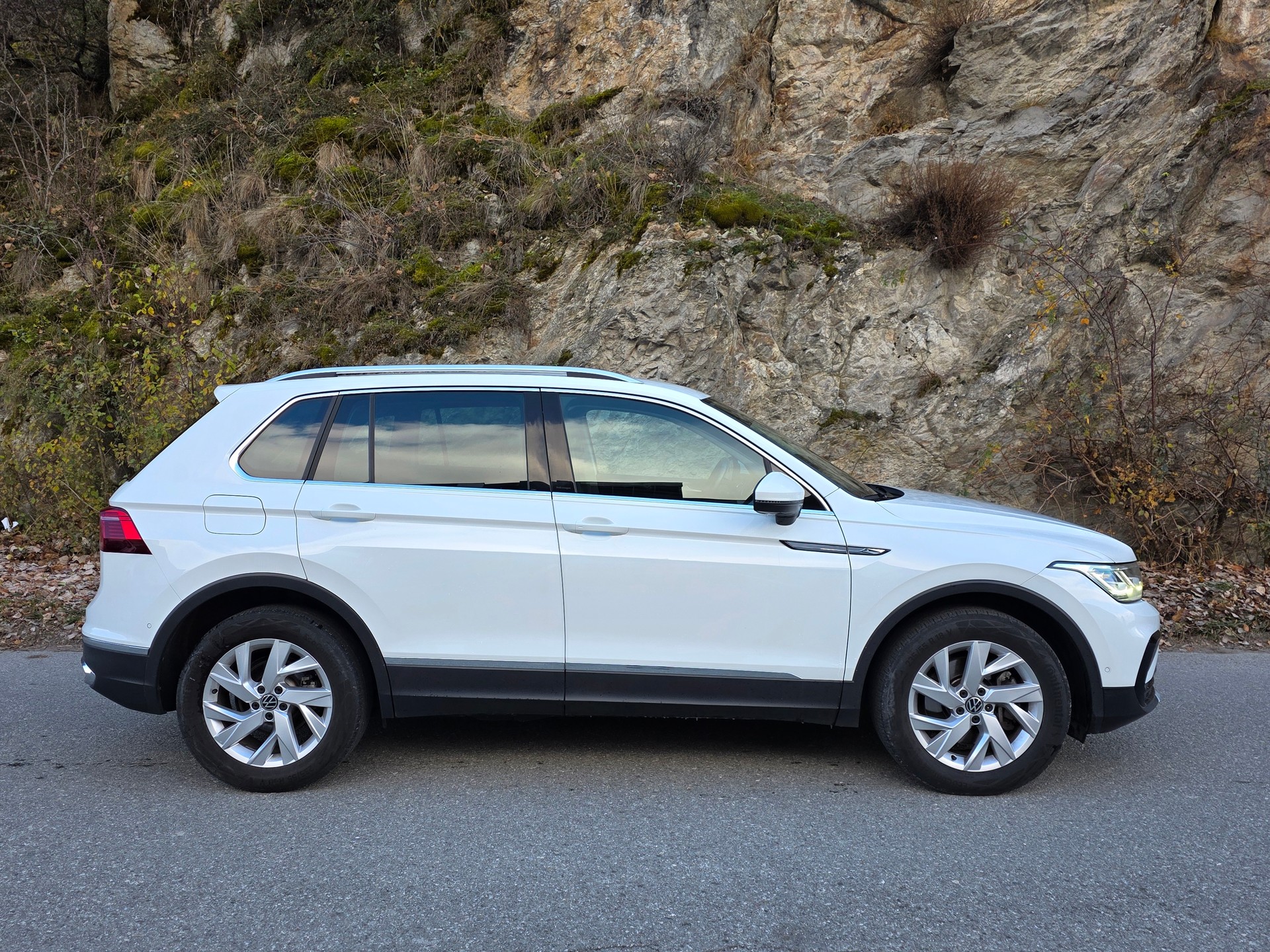 VW Tiguan 2.0TSI Elegance 4Motion DSG-image-4