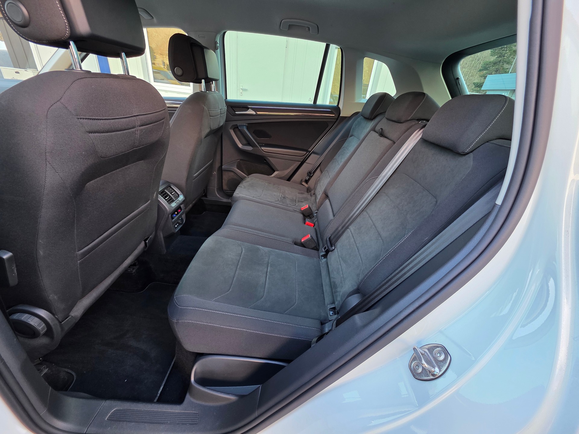 VW Tiguan 2.0TSI Elegance 4Motion DSG-image-8