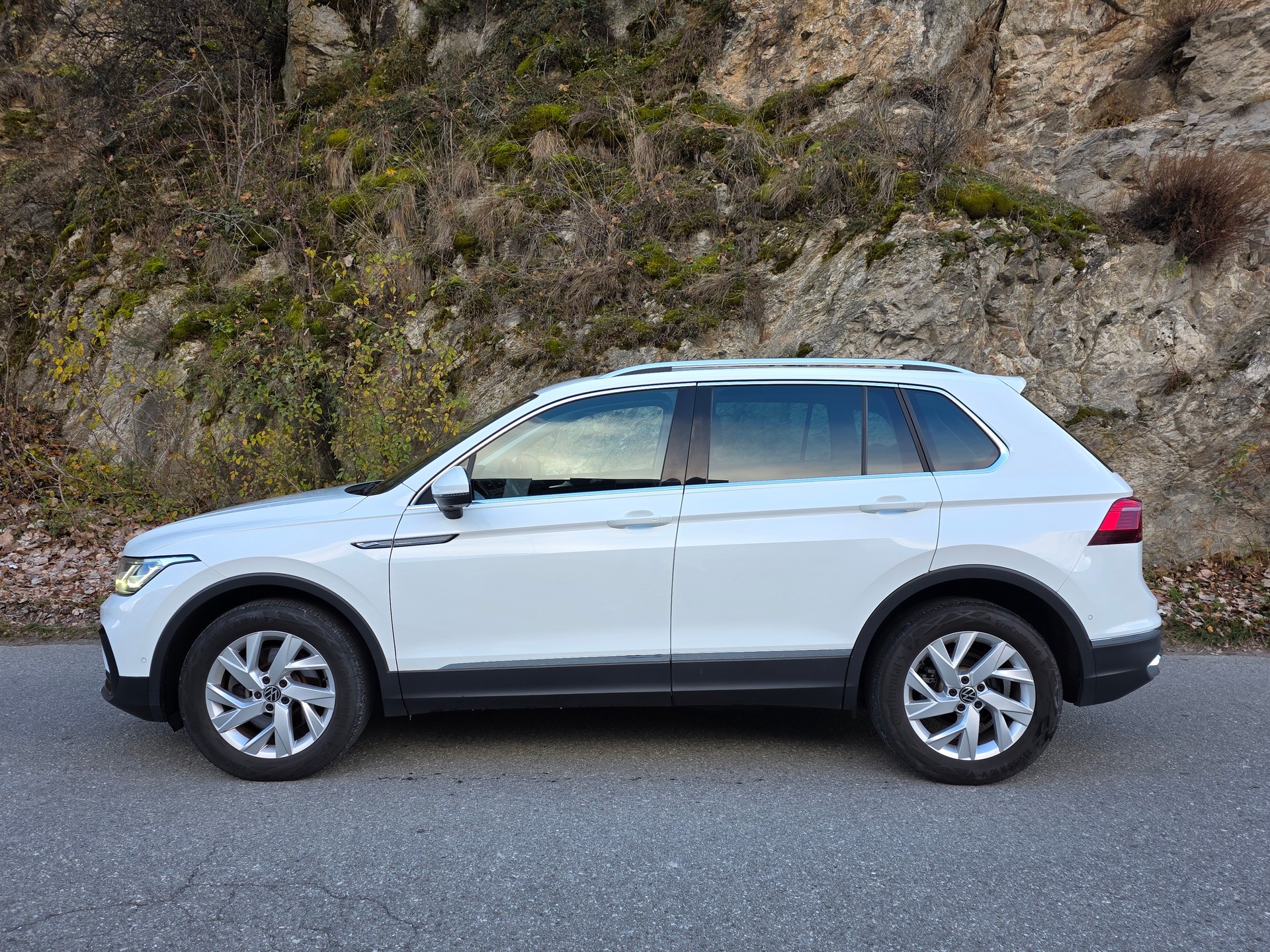 VW Tiguan 2.0TSI Elegance 4Motion DSG-image-1