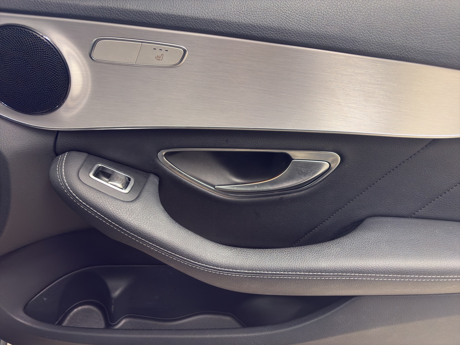 MERCEDES-BENZ C 400 AMG Line 4Matic-image-10