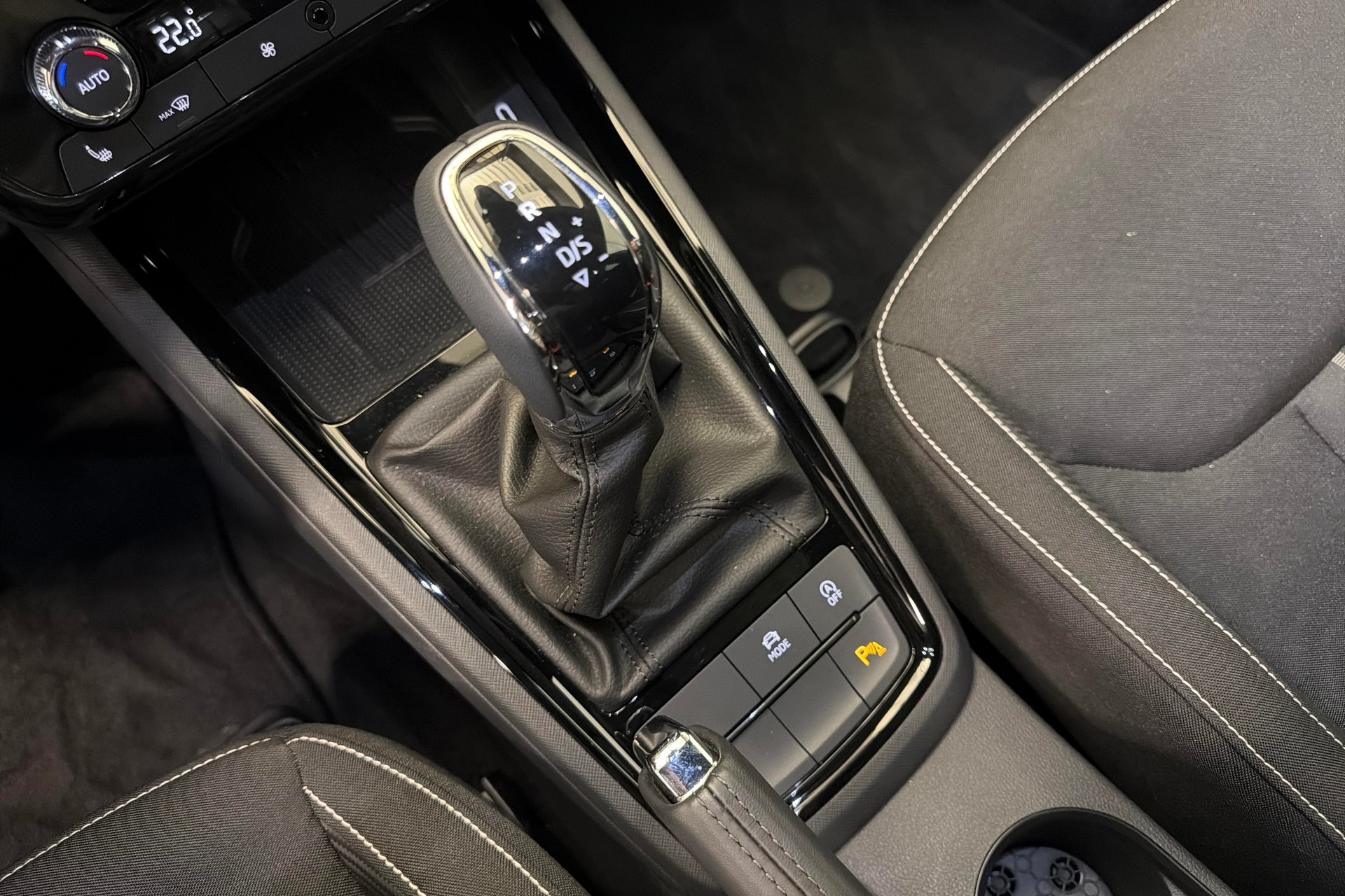 SKODA Scala 1.0 TSI Monte Carlo DSG-image-14