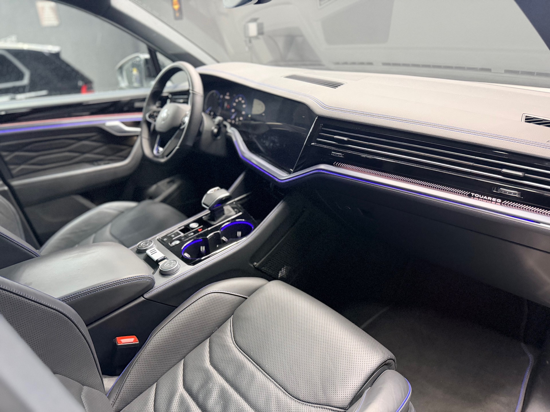 VW Touareg 3.0TSIeHyb R-image-7