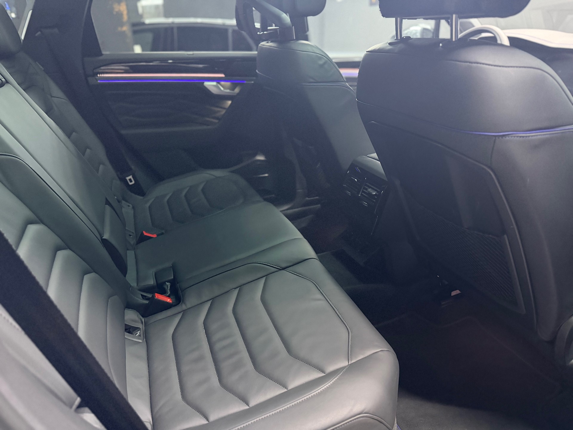 VW Touareg 3.0TSIeHyb R-image-10