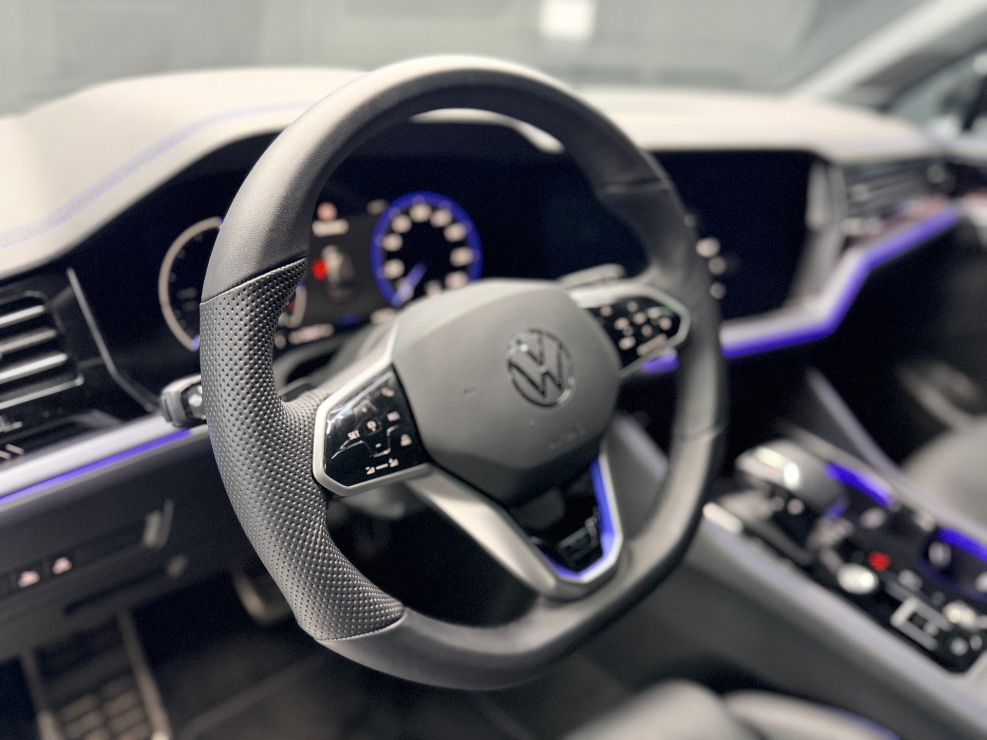 VW Touareg 3.0TSIeHyb R-image-6