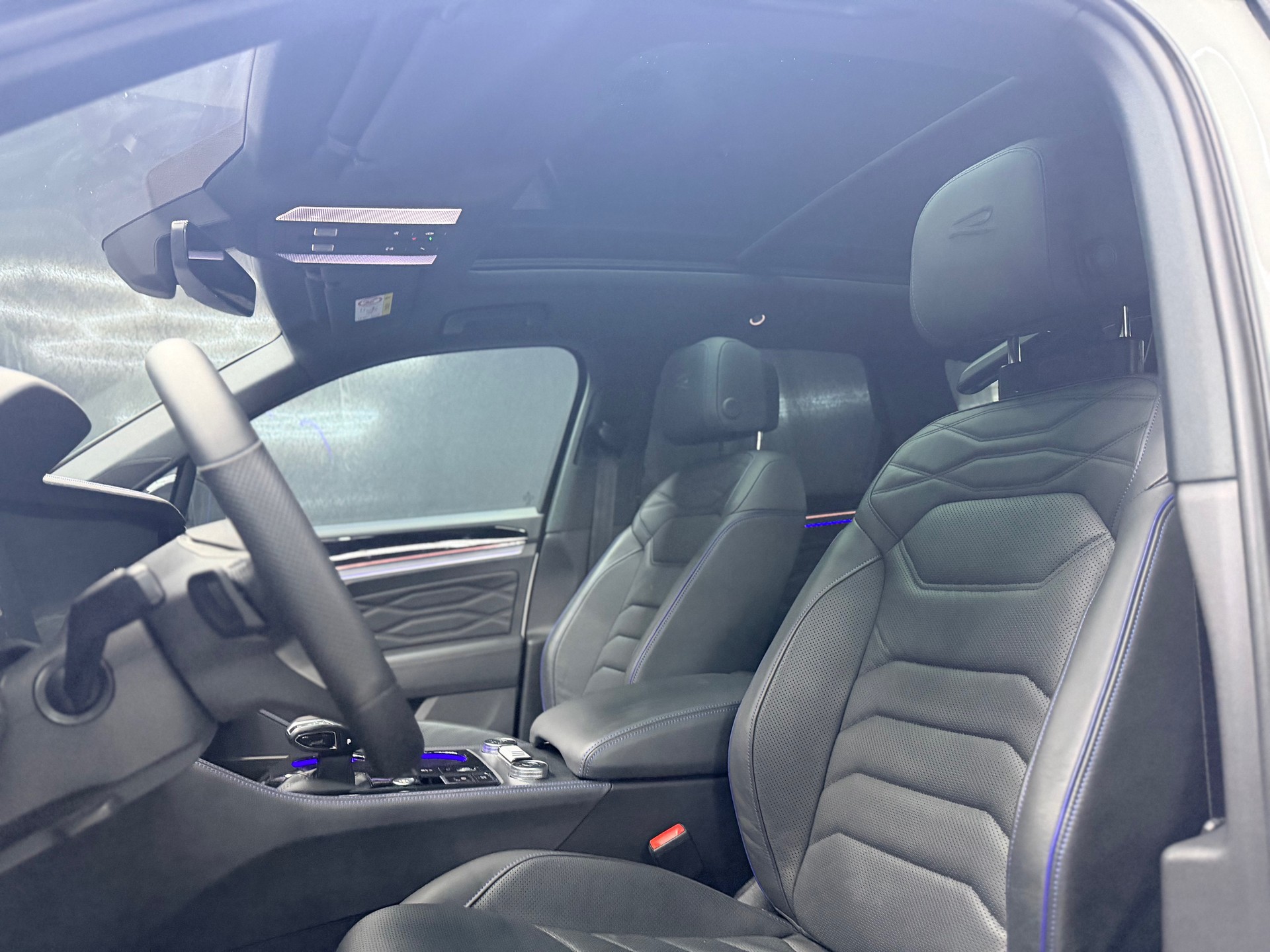 VW Touareg 3.0TSIeHyb R-image-9