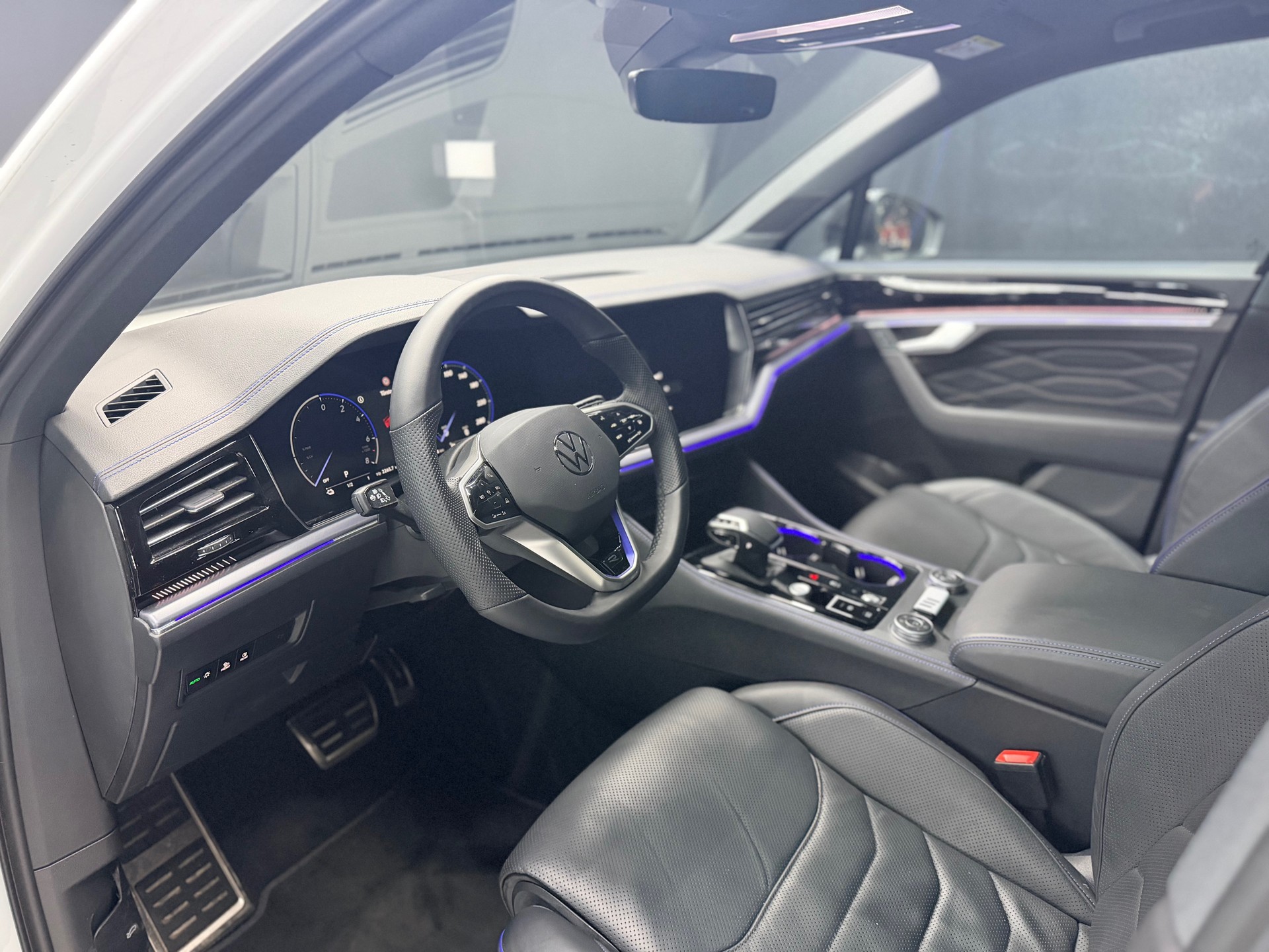 VW Touareg 3.0TSIeHyb R-image-8