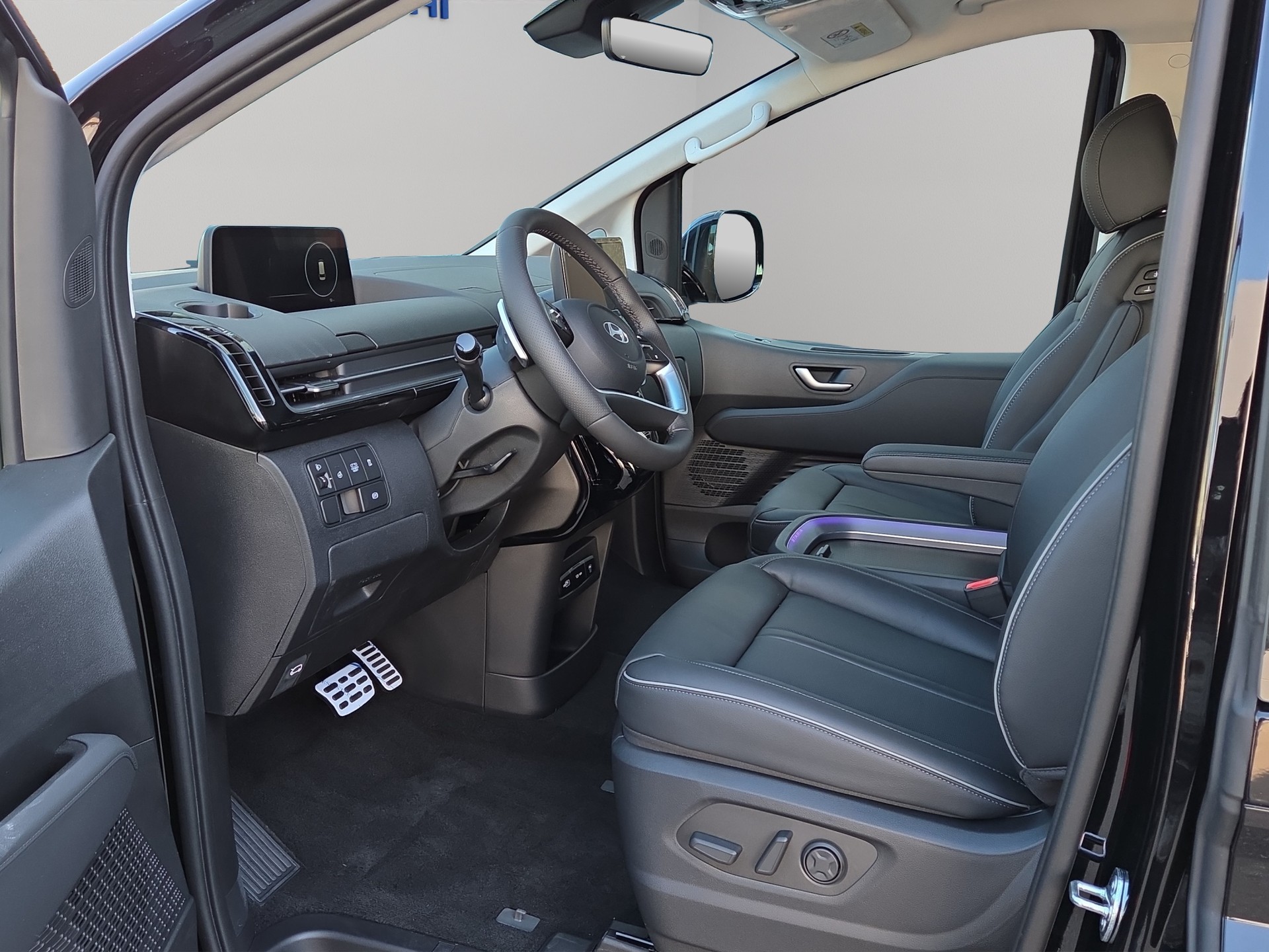 HYUNDAI Staria Premium 1.6 GDi HEV Amplia-image-5