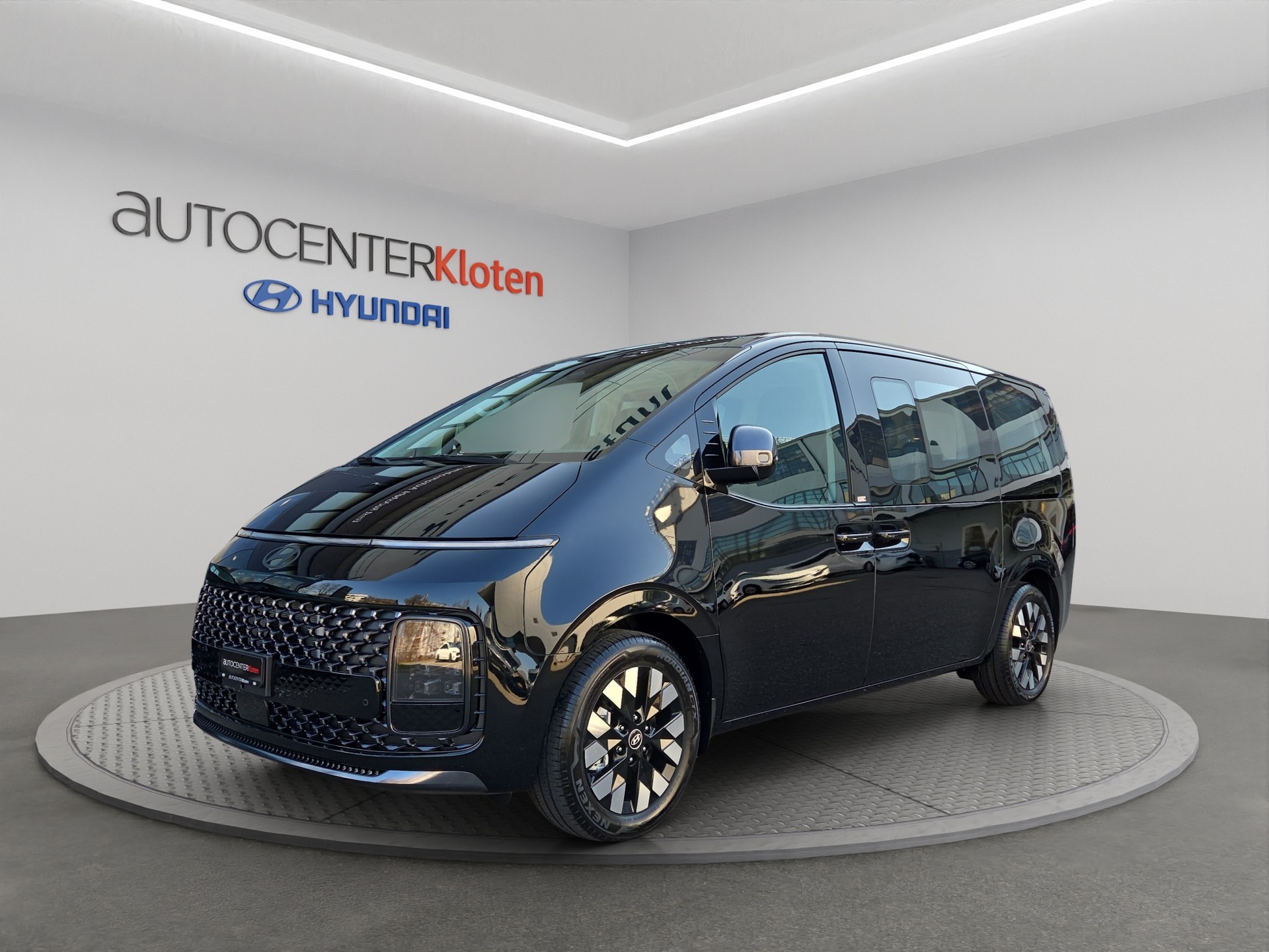 HYUNDAI Staria Premium 1.6 GDi HEV Amplia