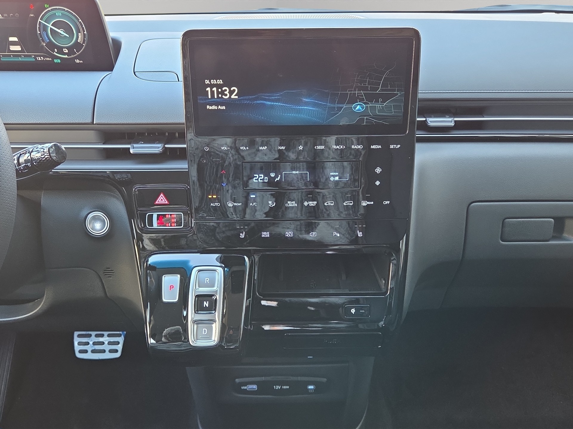 HYUNDAI Staria Premium 1.6 GDi HEV Amplia-image-8
