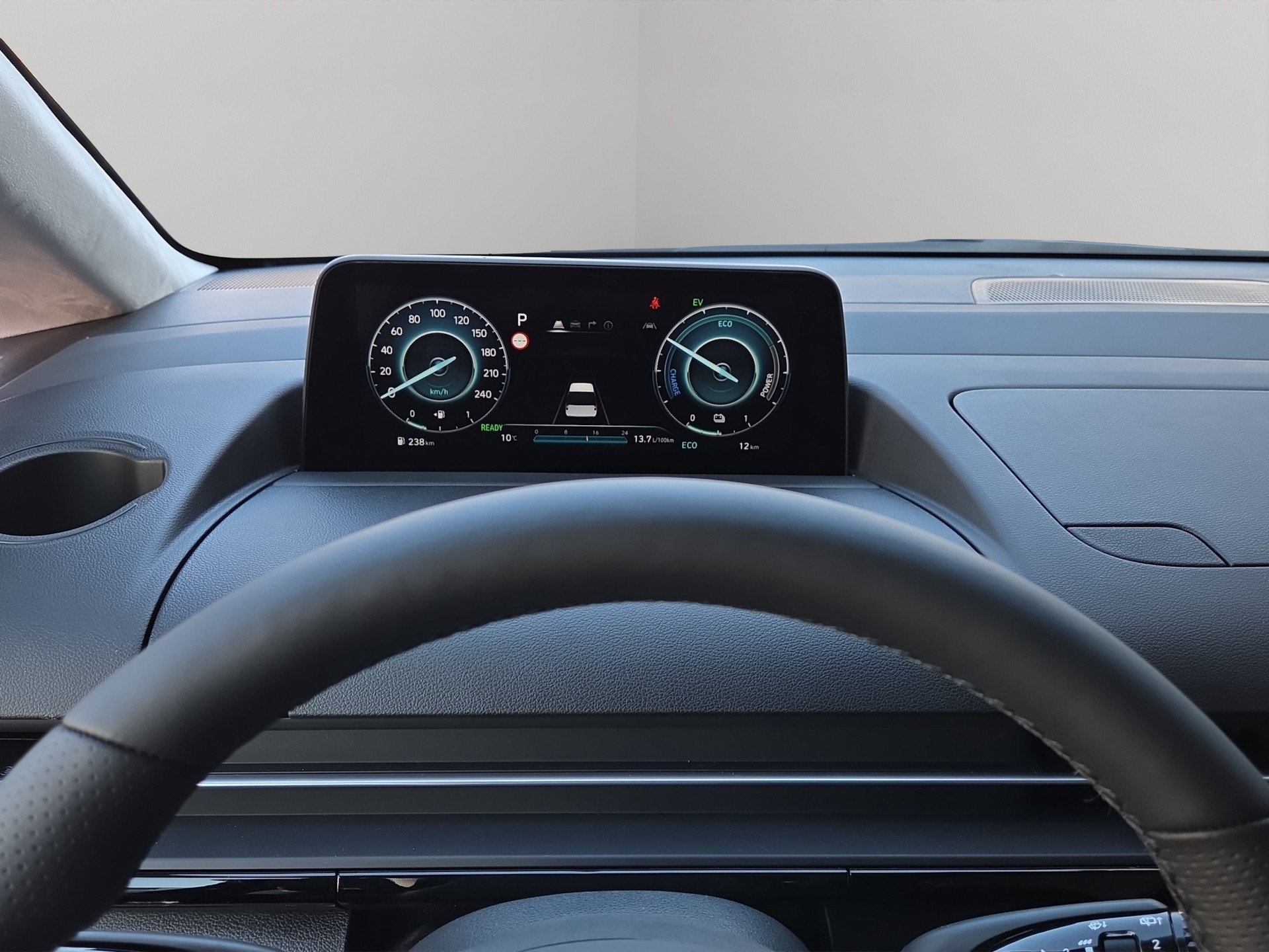 HYUNDAI Staria Premium 1.6 GDi HEV Amplia-image-6