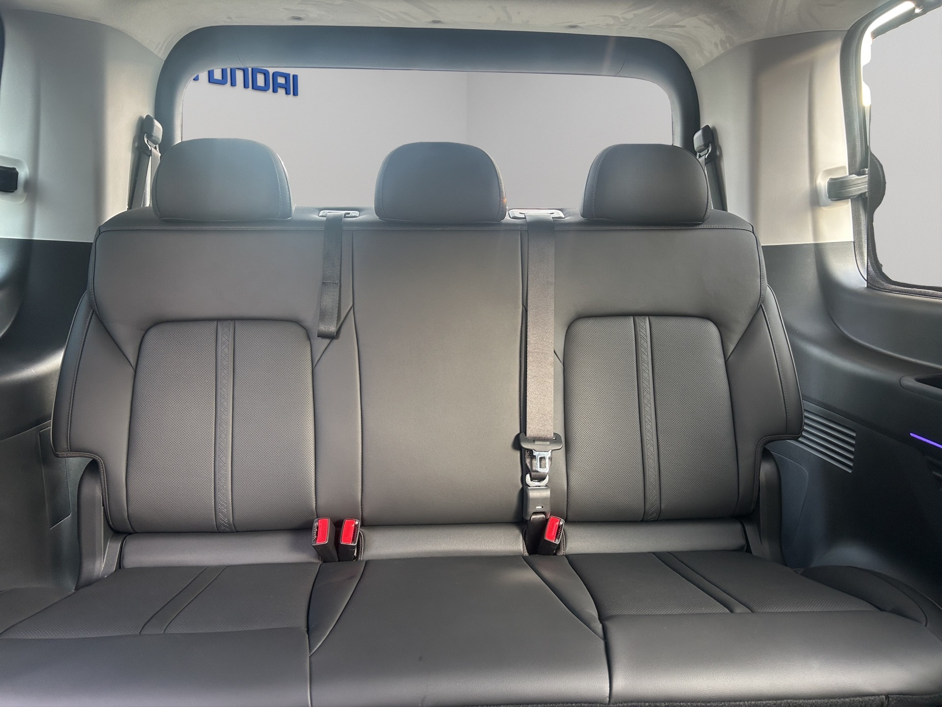 HYUNDAI Staria Premium 1.6 GDi HEV Amplia-image-12