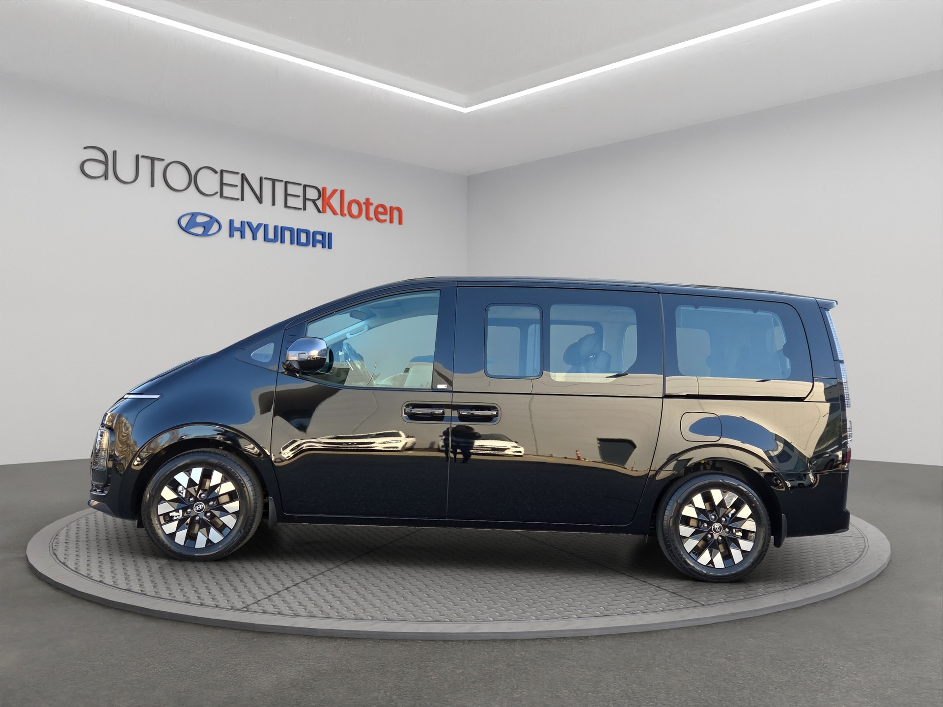 HYUNDAI Staria Premium 1.6 GDi HEV Amplia-showroom-element-2