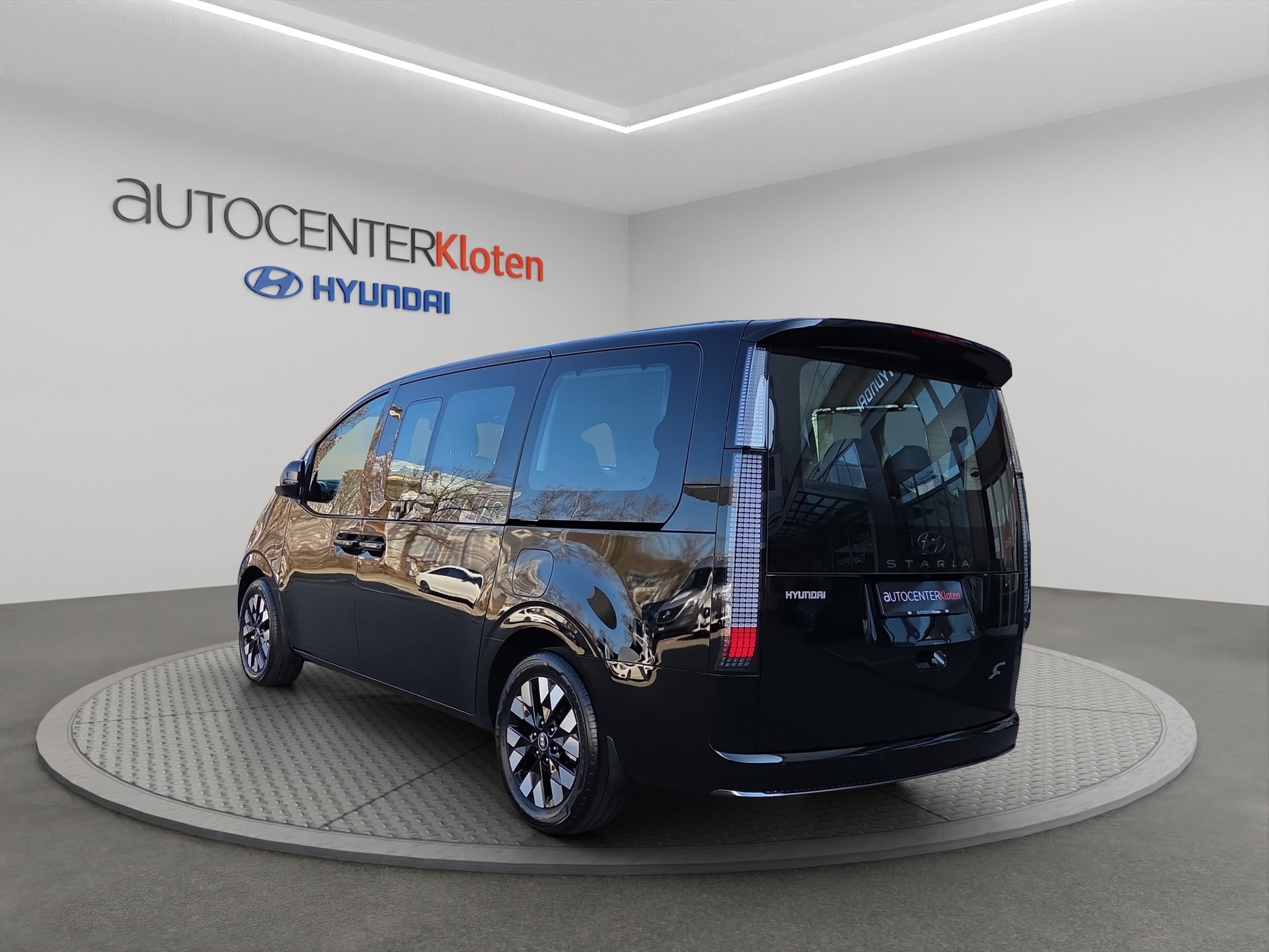 HYUNDAI Staria Premium 1.6 GDi HEV Amplia-showroom-element-3