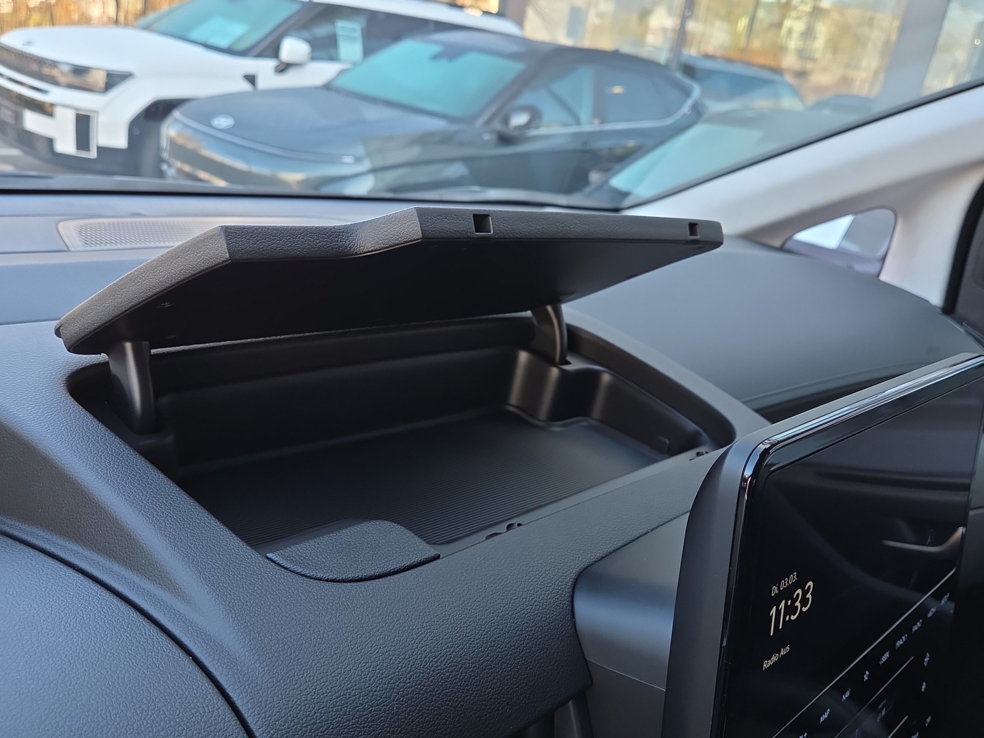 HYUNDAI Staria Premium 1.6 GDi HEV Amplia-image-10