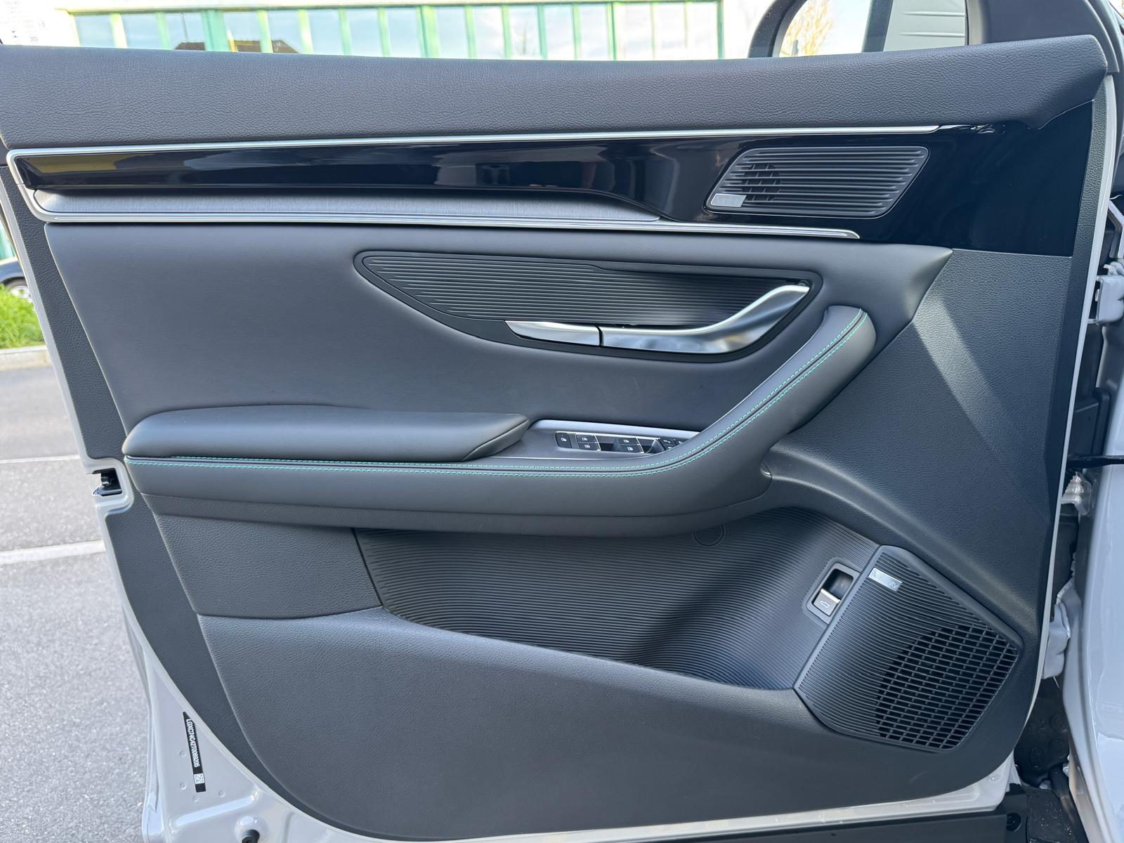 BYD Seal U DM-i Design AWD-image-12