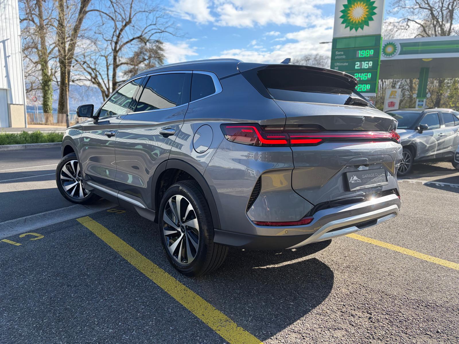 BYD Seal U DM-i Design AWD-showroom-element-2