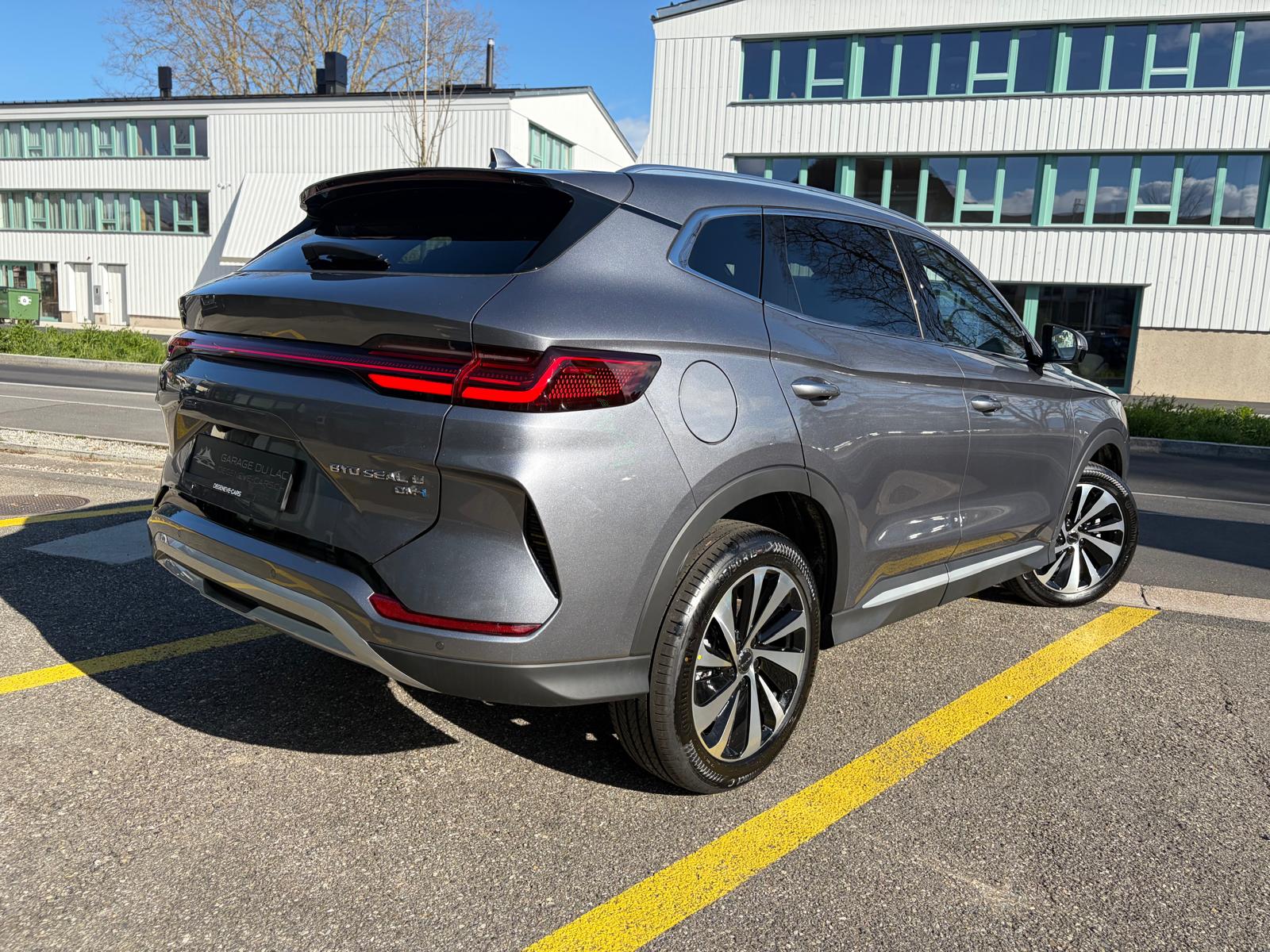 BYD Seal U DM-i Design AWD-showroom-element-3