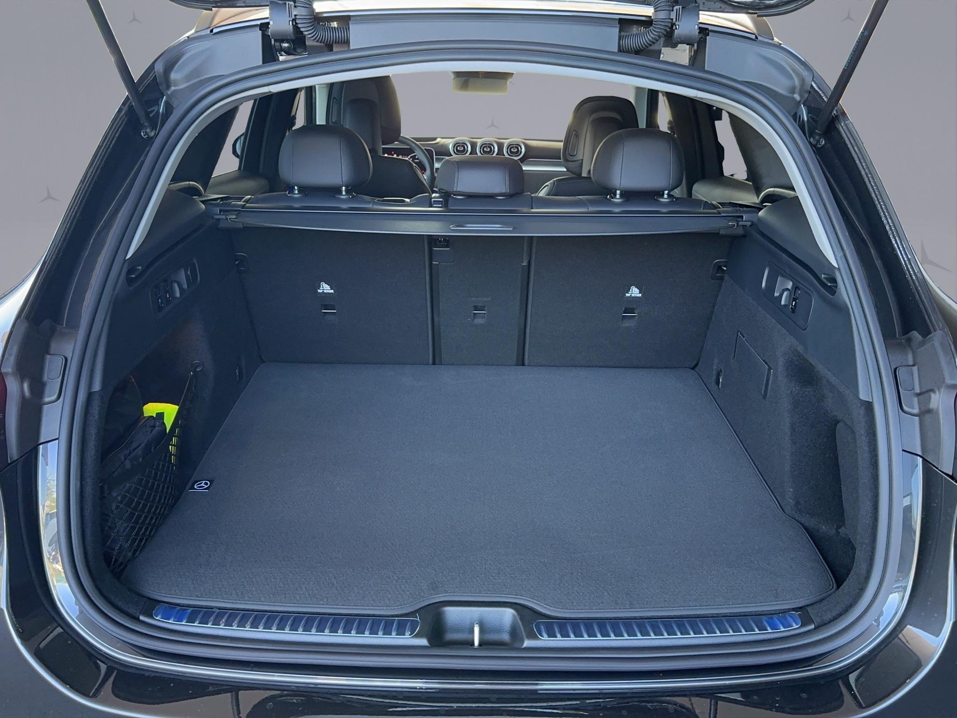 MERCEDES-BENZ GLC 300 d AMG Line 4matic-image-13