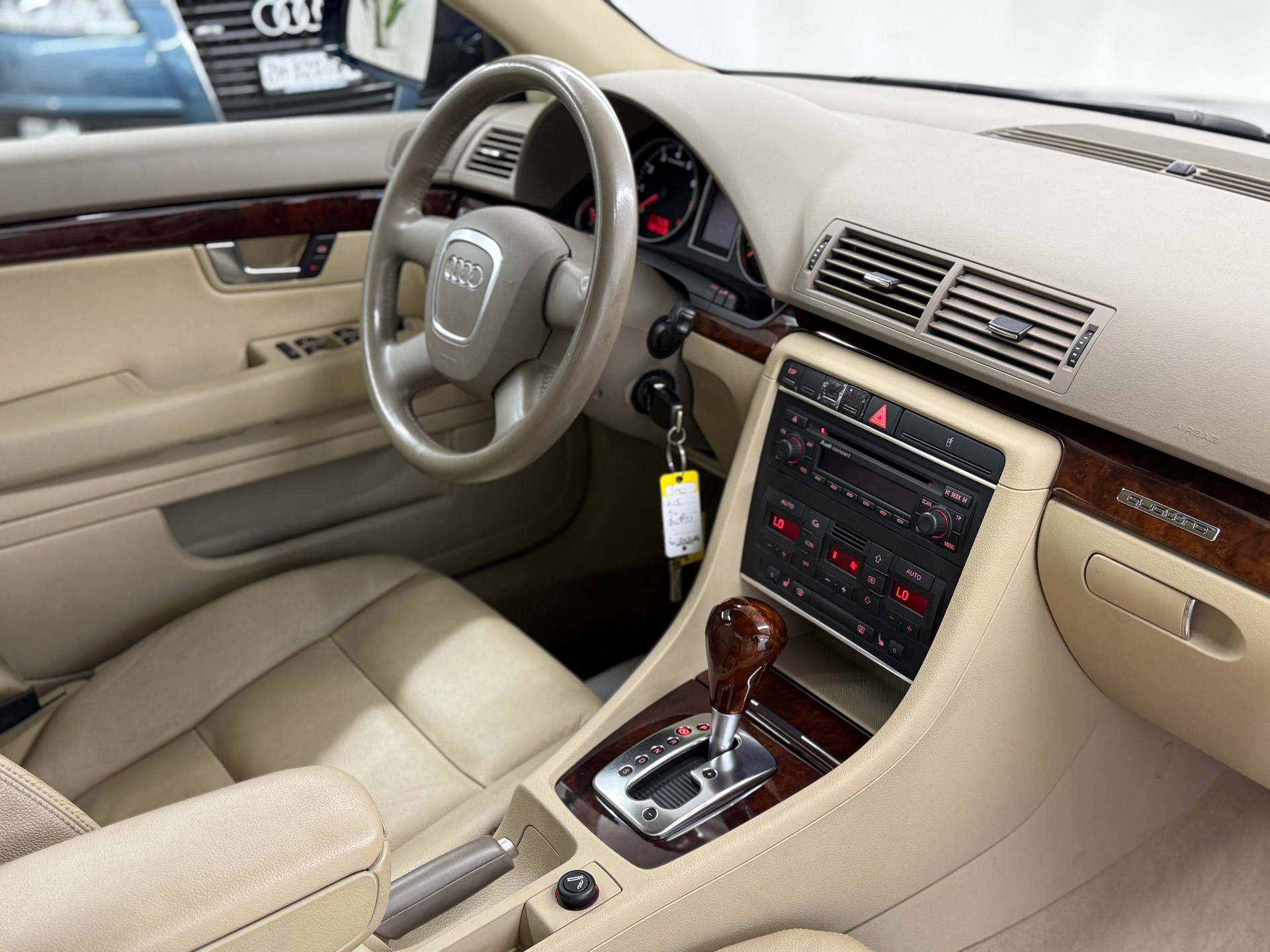 AUDI A4 Limousine 3.2 FSI QUATTRO + AHK-image-9