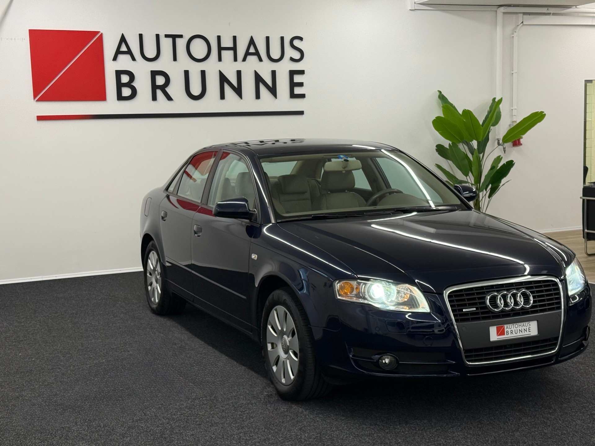 AUDI A4 Limousine 3.2 FSI QUATTRO + AHK-showroom-element-2