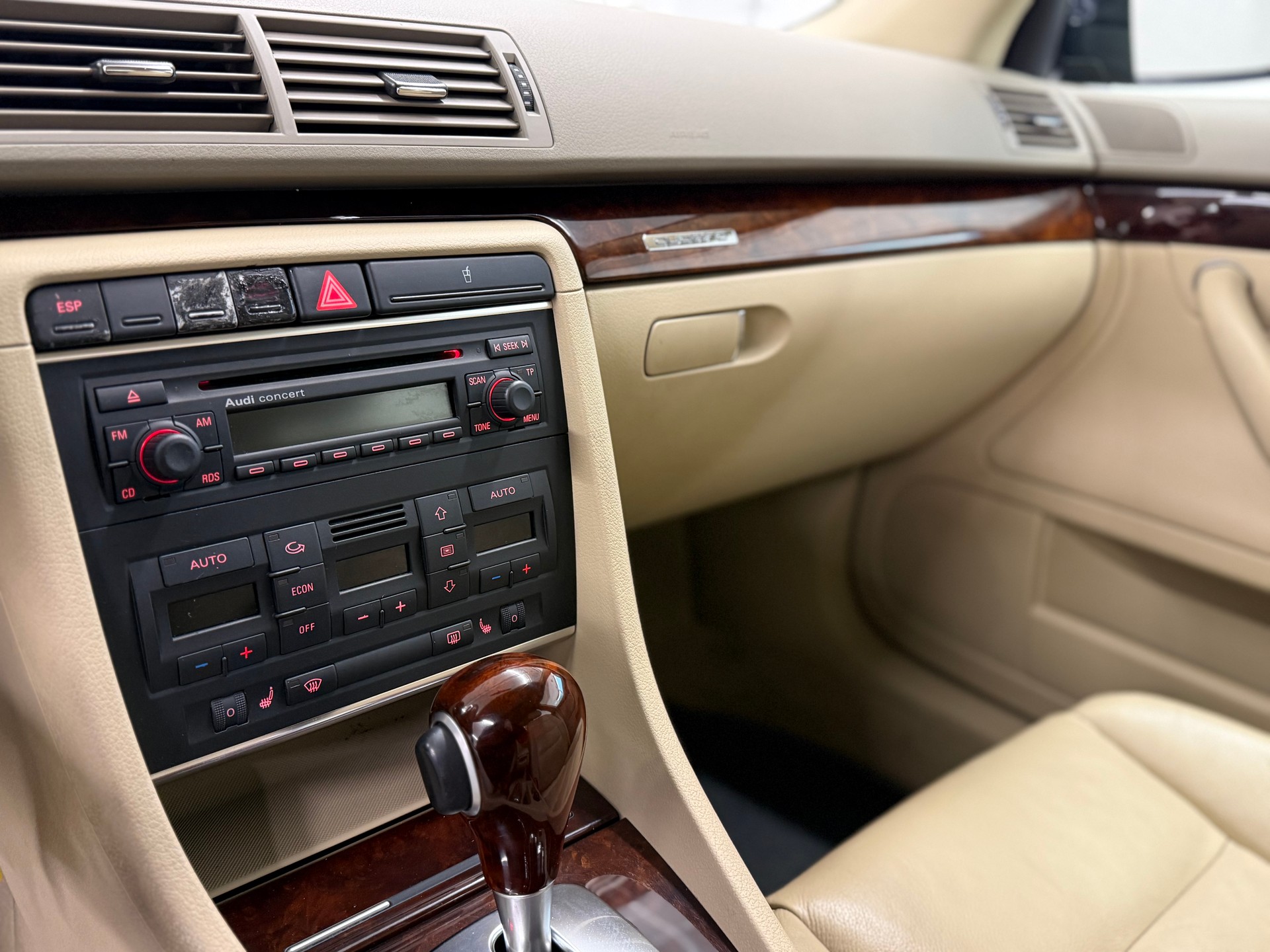 AUDI A4 Limousine 3.2 FSI QUATTRO + AHK-image-10