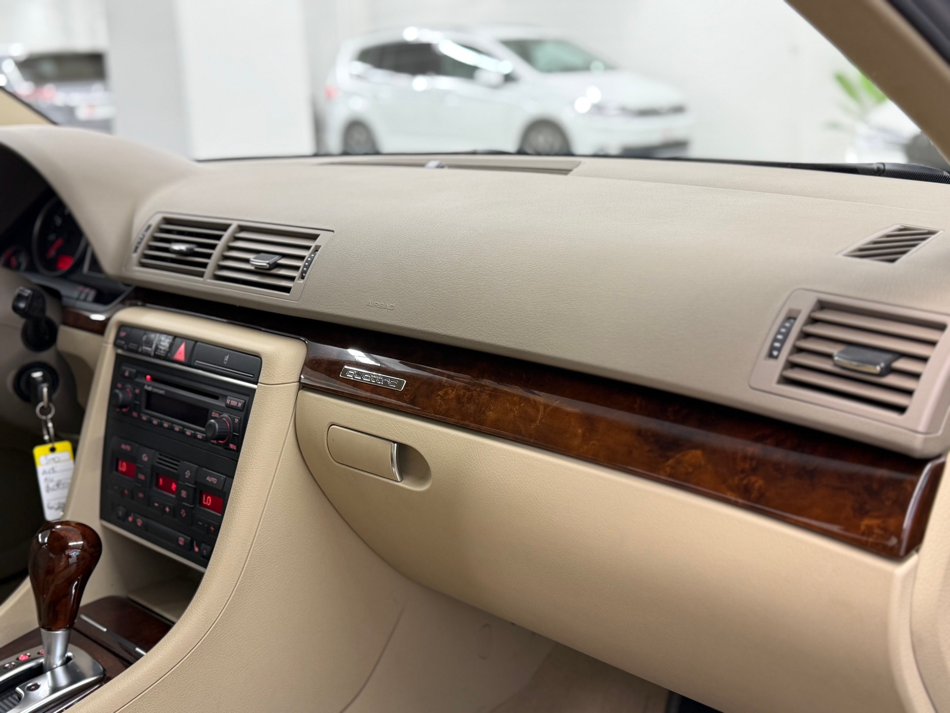 AUDI A4 Limousine 3.2 FSI QUATTRO + AHK-image-11