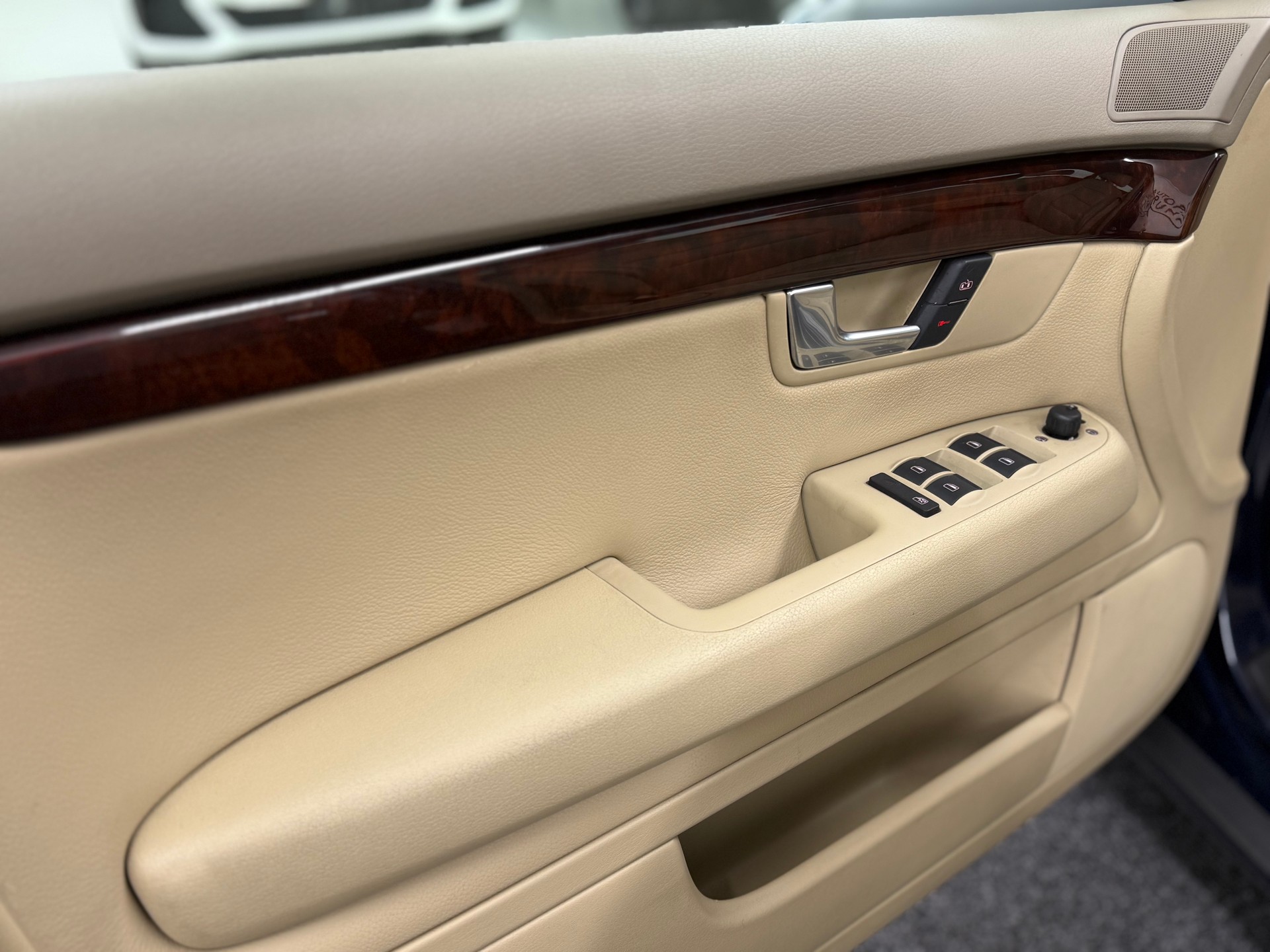 AUDI A4 Limousine 3.2 FSI QUATTRO + AHK-image-12