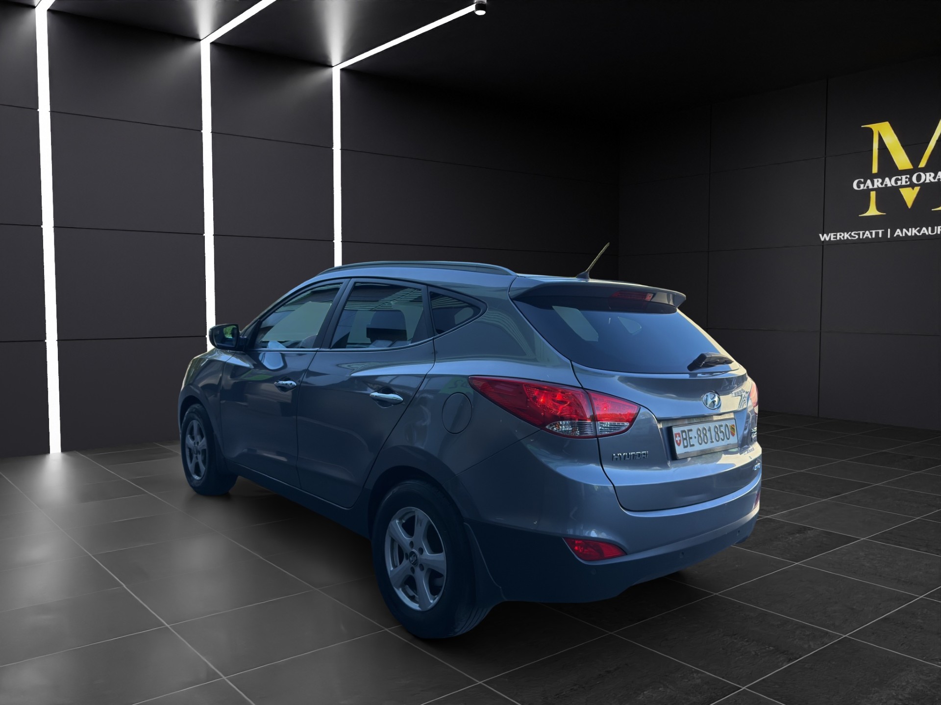 HYUNDAI iX 35 2.0 CRDi Premium 4WD Automatic-showroom-element-1