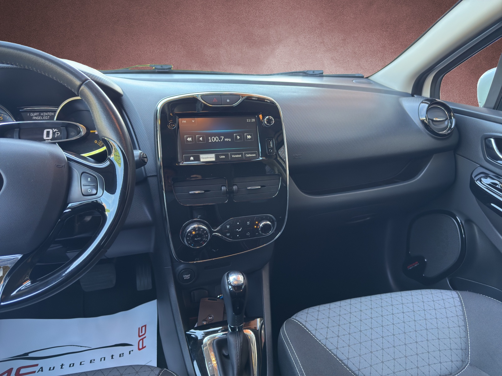 RENAULT Clio 1.5 dCi Swiss Edition EDC-image-9