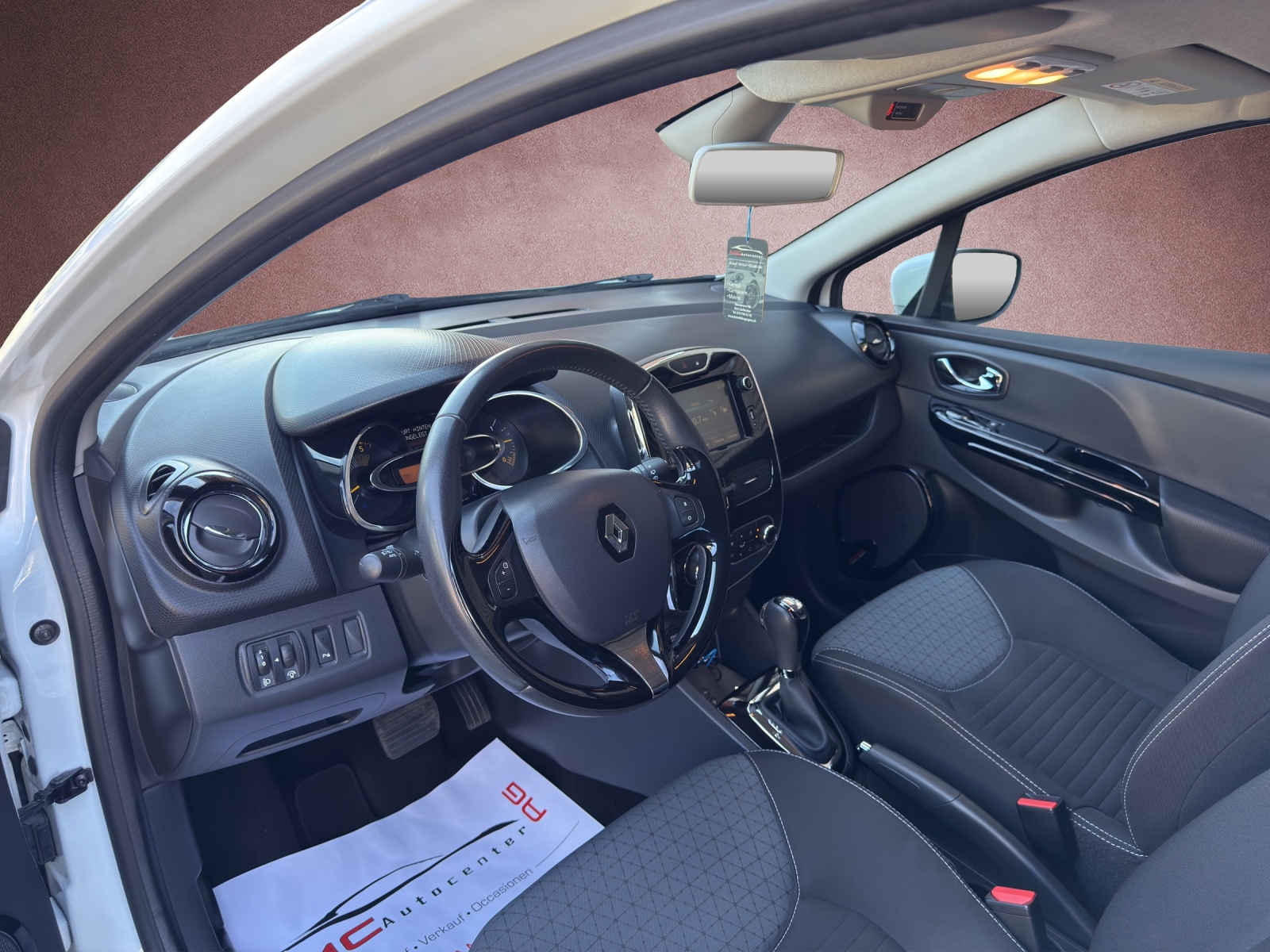 RENAULT Clio 1.5 dCi Swiss Edition EDC-image-6