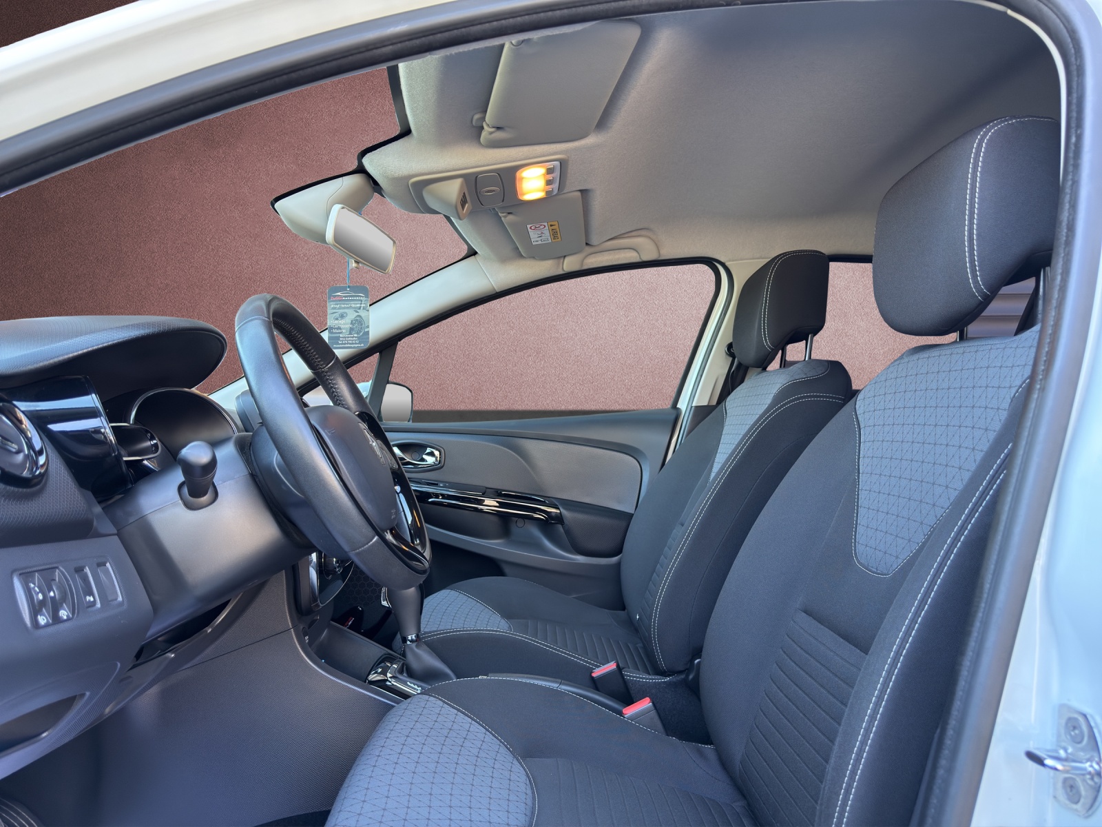 RENAULT Clio 1.5 dCi Swiss Edition EDC-image-11