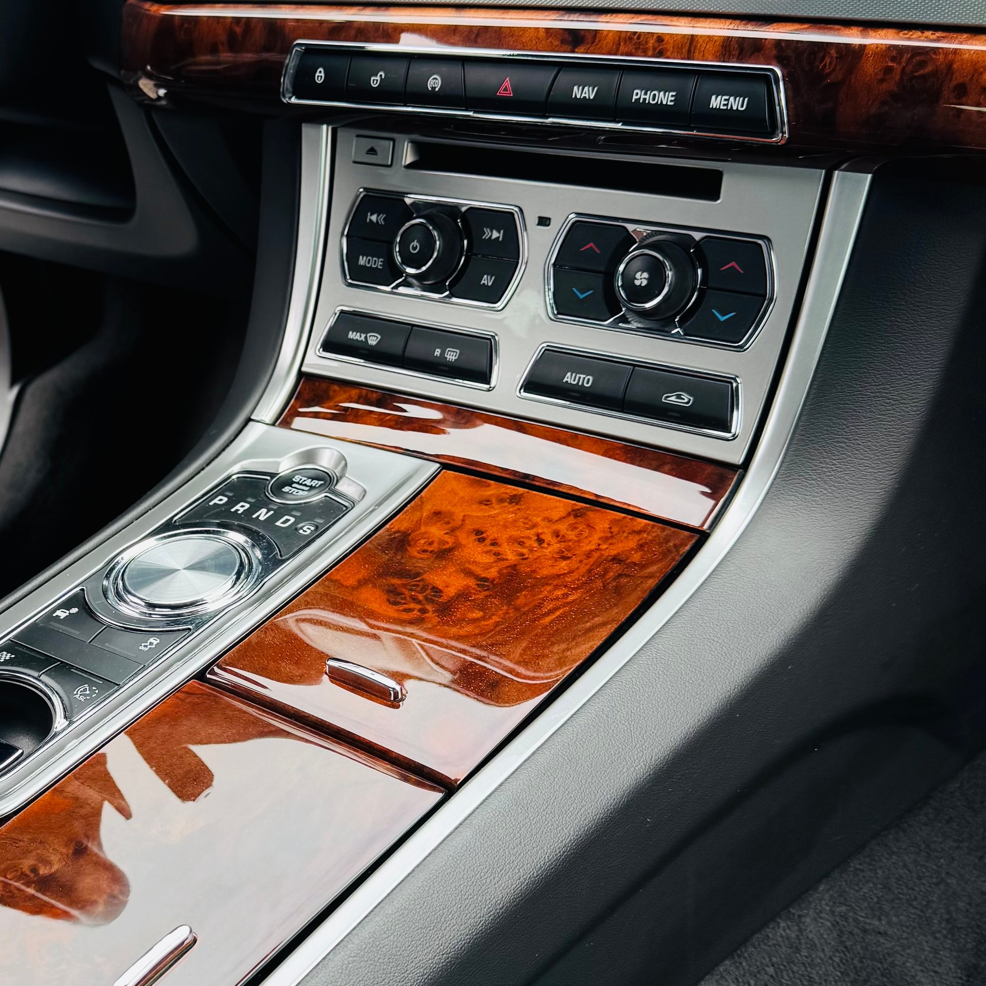 JAGUAR XF 3.0 V6 S/C 4x4-image-16