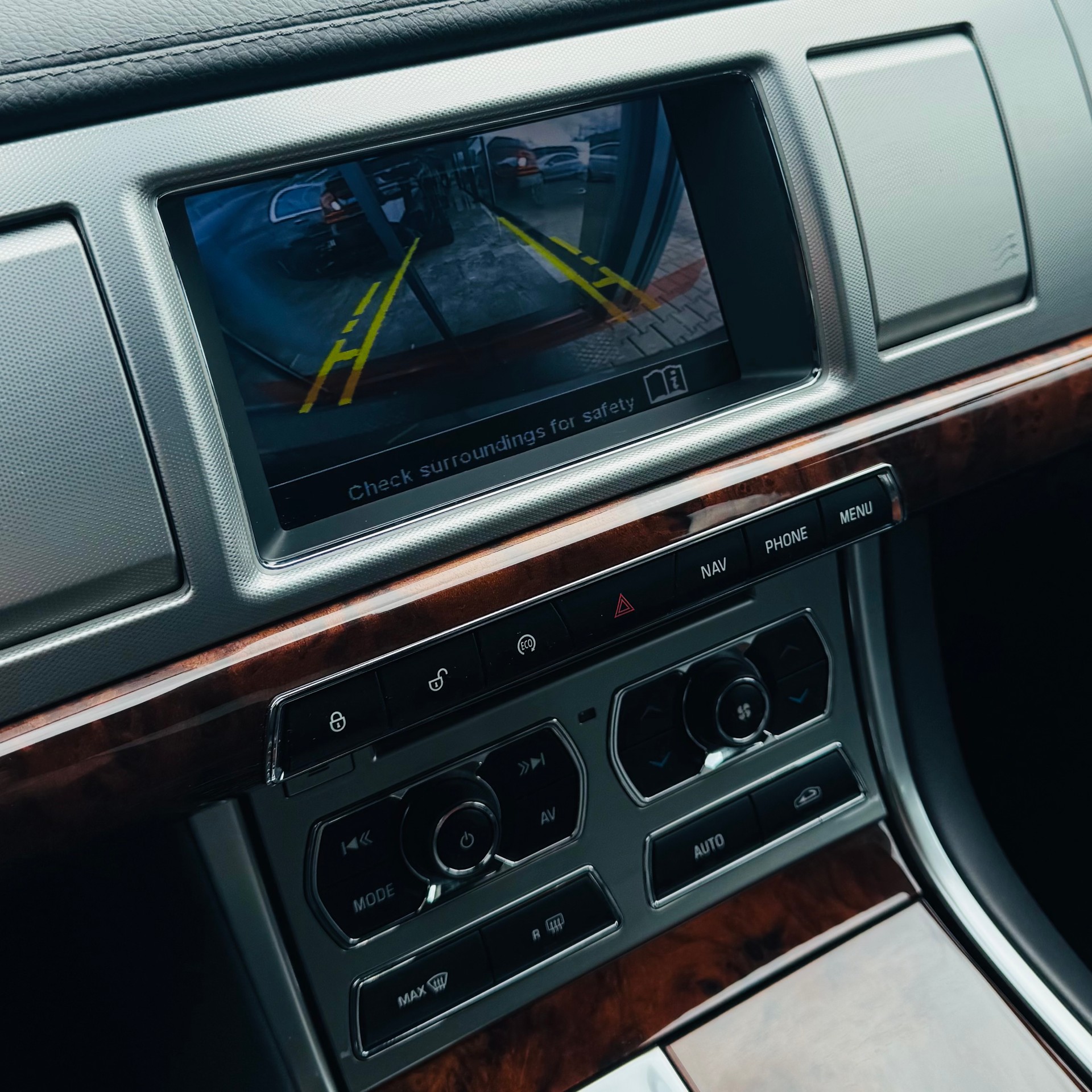 JAGUAR XF 3.0 V6 S/C 4x4-image-15