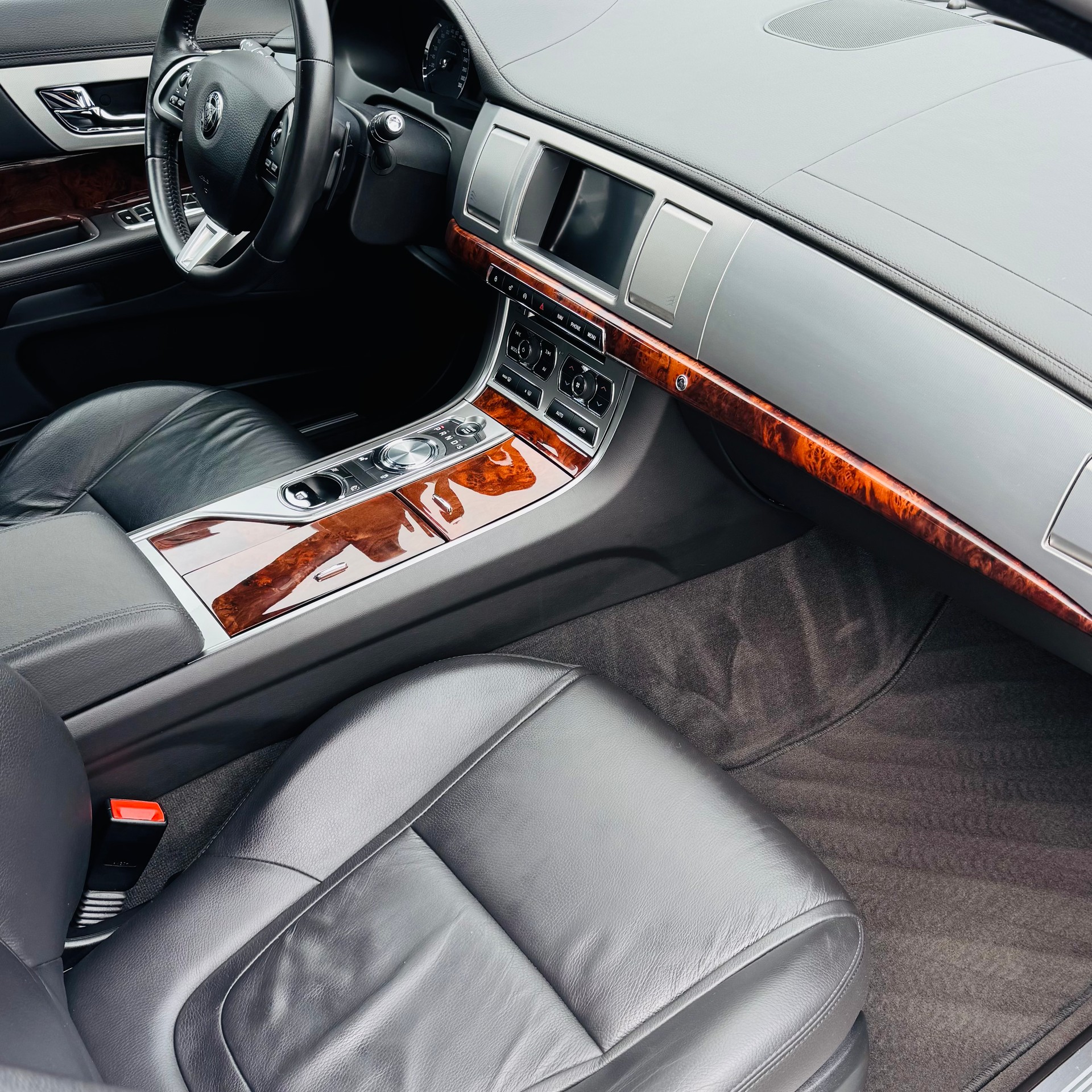 JAGUAR XF 3.0 V6 S/C 4x4-image-22