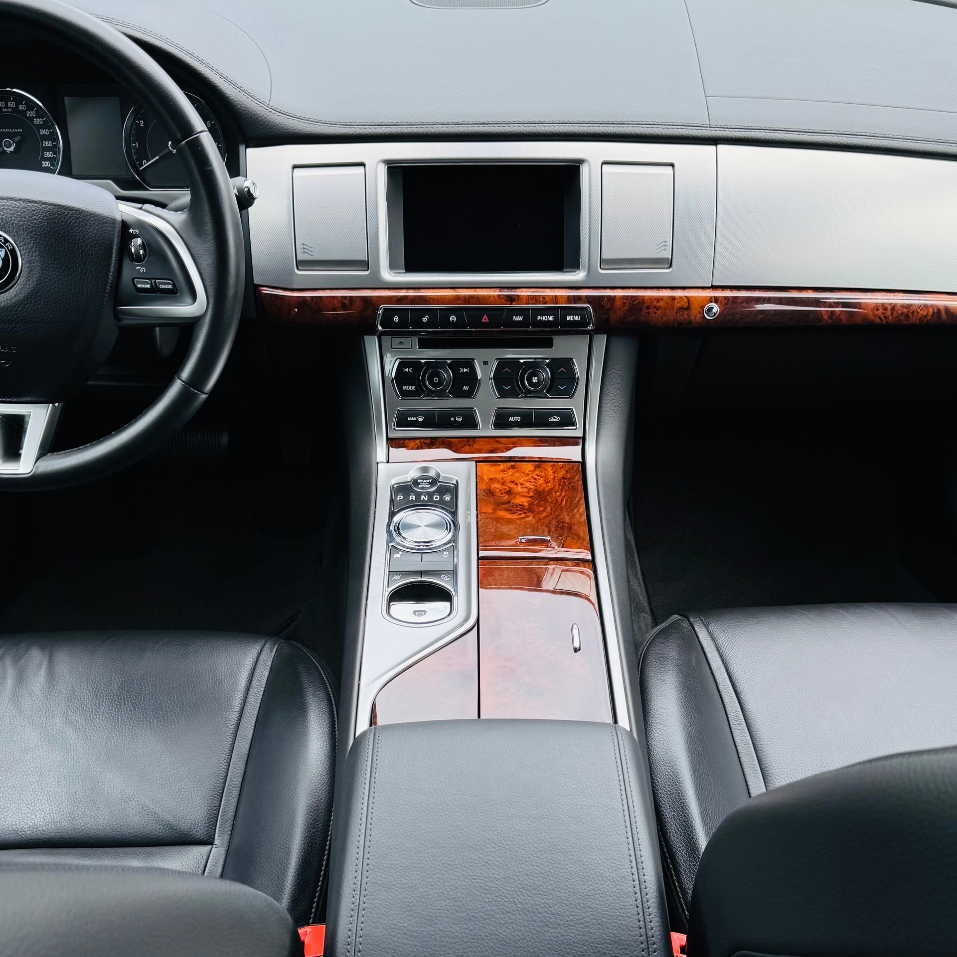 JAGUAR XF 3.0 V6 S/C 4x4-image-9
