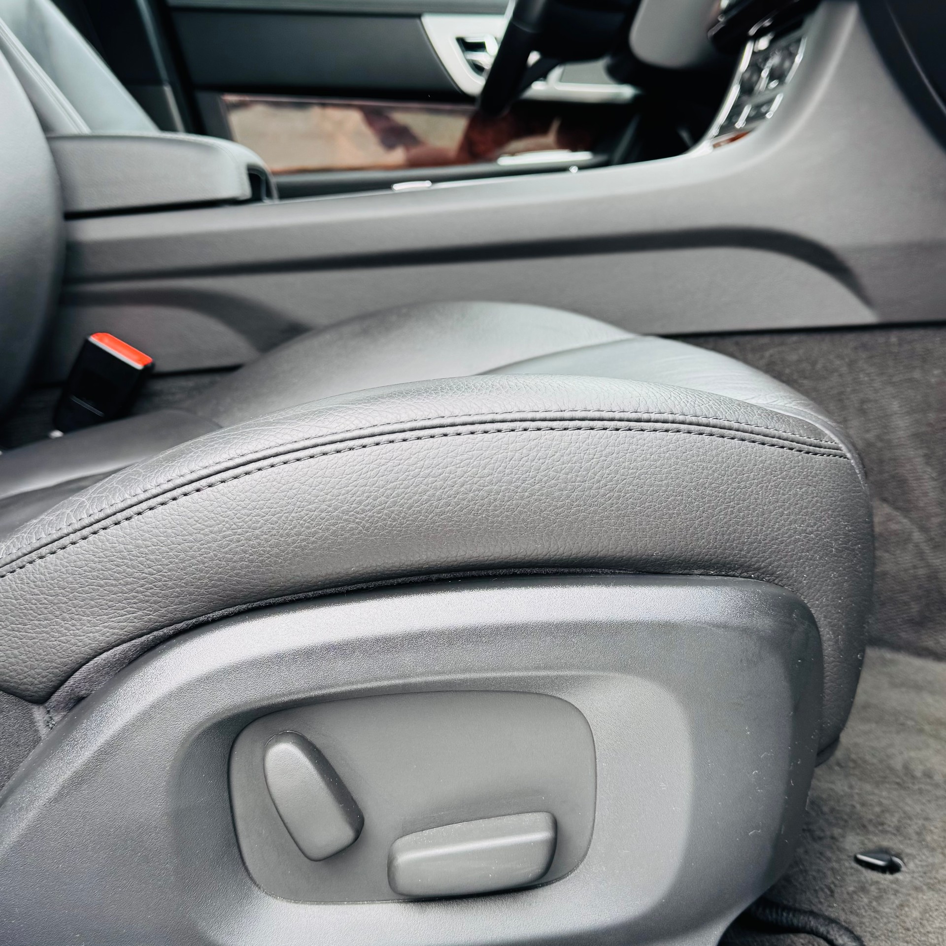 JAGUAR XF 3.0 V6 S/C 4x4-image-23