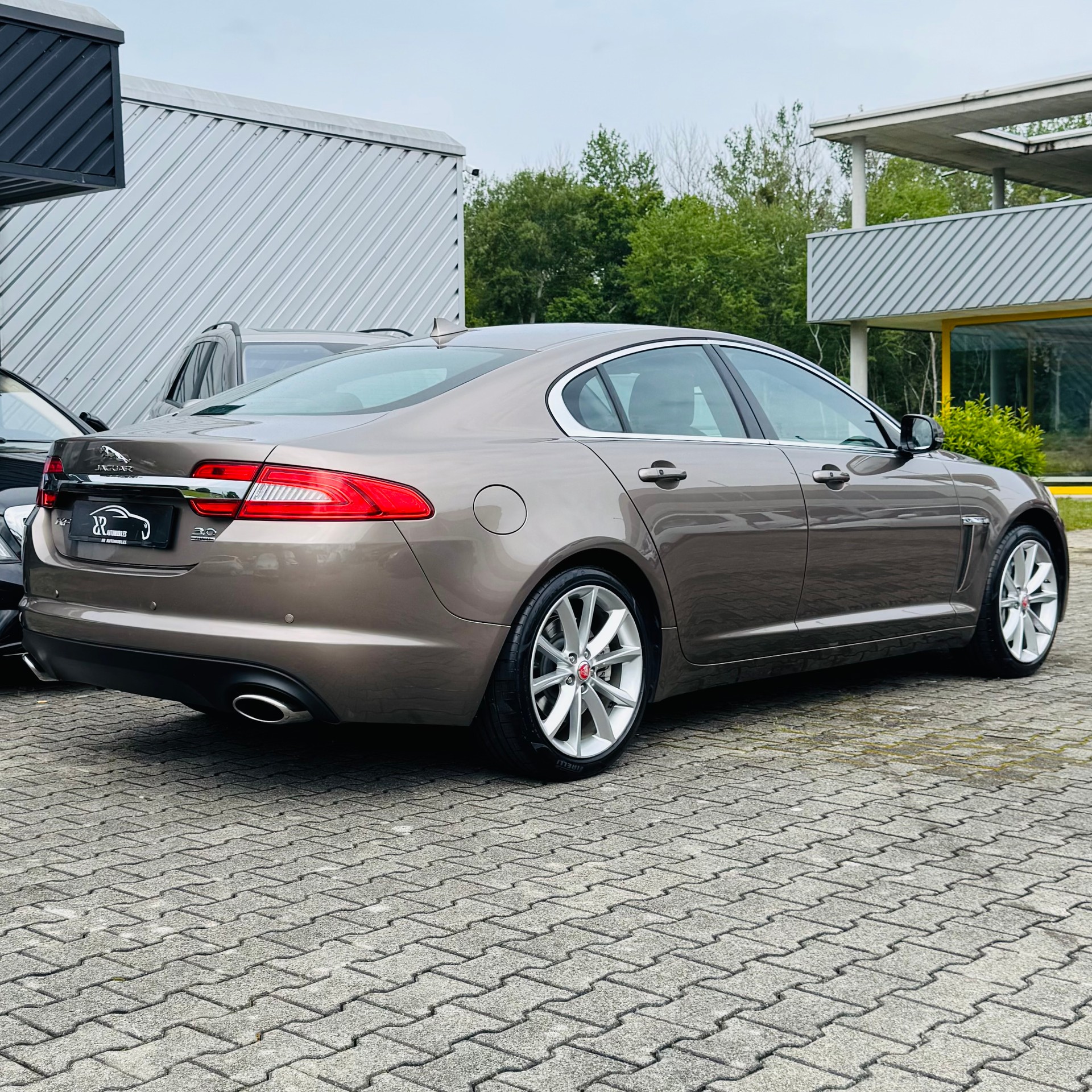 JAGUAR XF 3.0 V6 S/C 4x4-showroom-element-2
