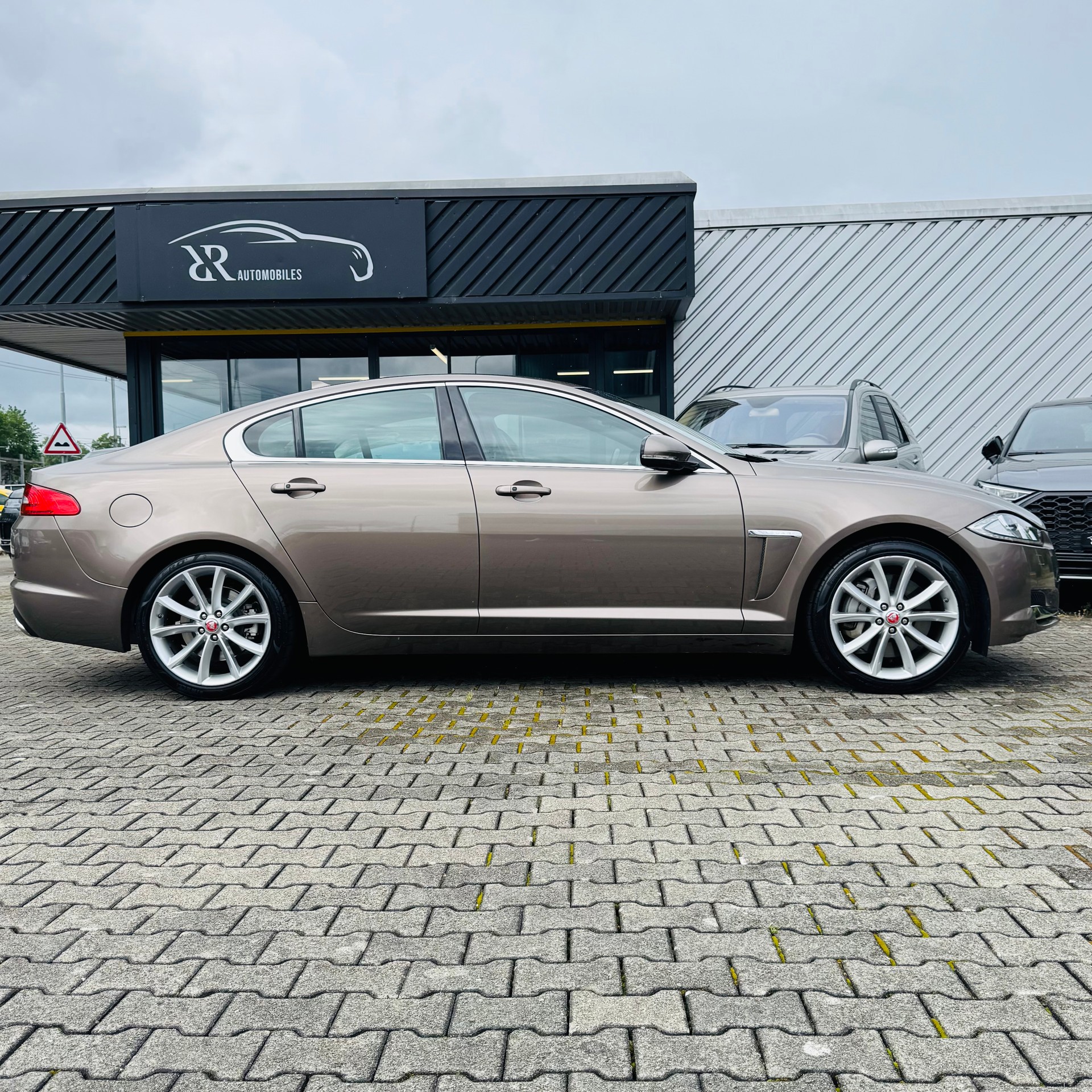 JAGUAR XF 3.0 V6 S/C 4x4-showroom-element-1