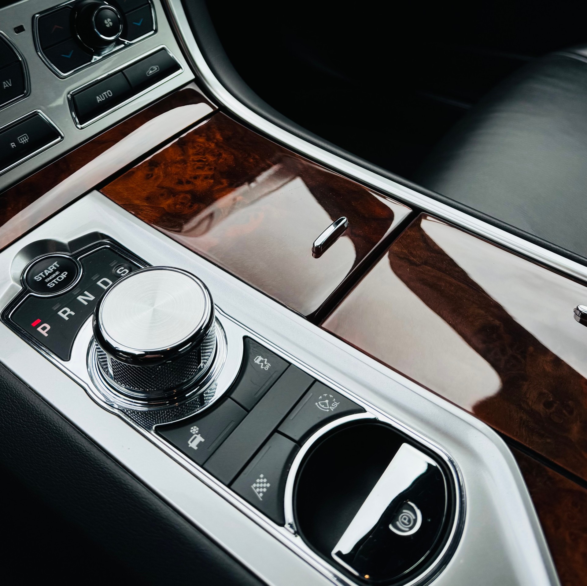 JAGUAR XF 3.0 V6 S/C 4x4-image-14