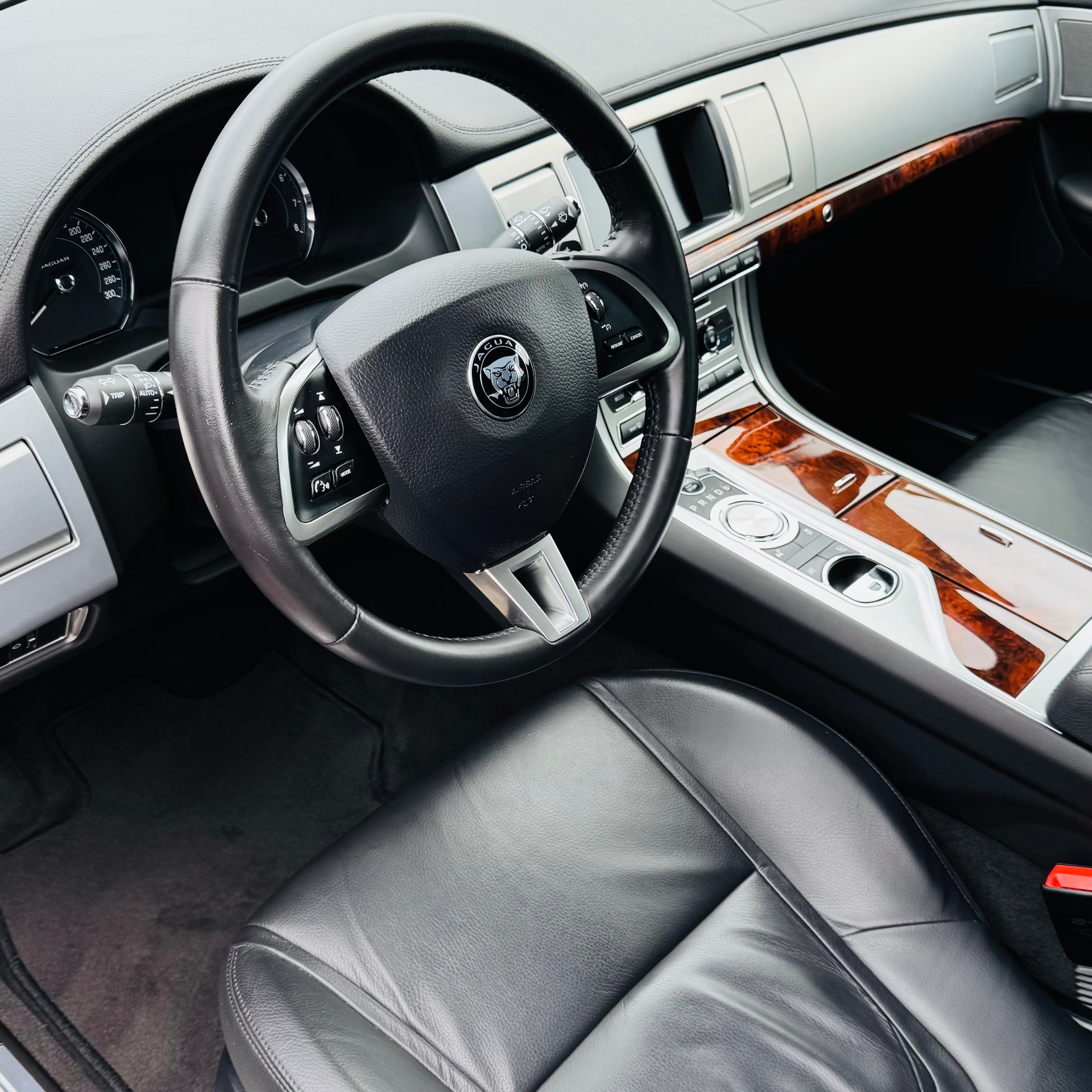 JAGUAR XF 3.0 V6 S/C 4x4-image-6