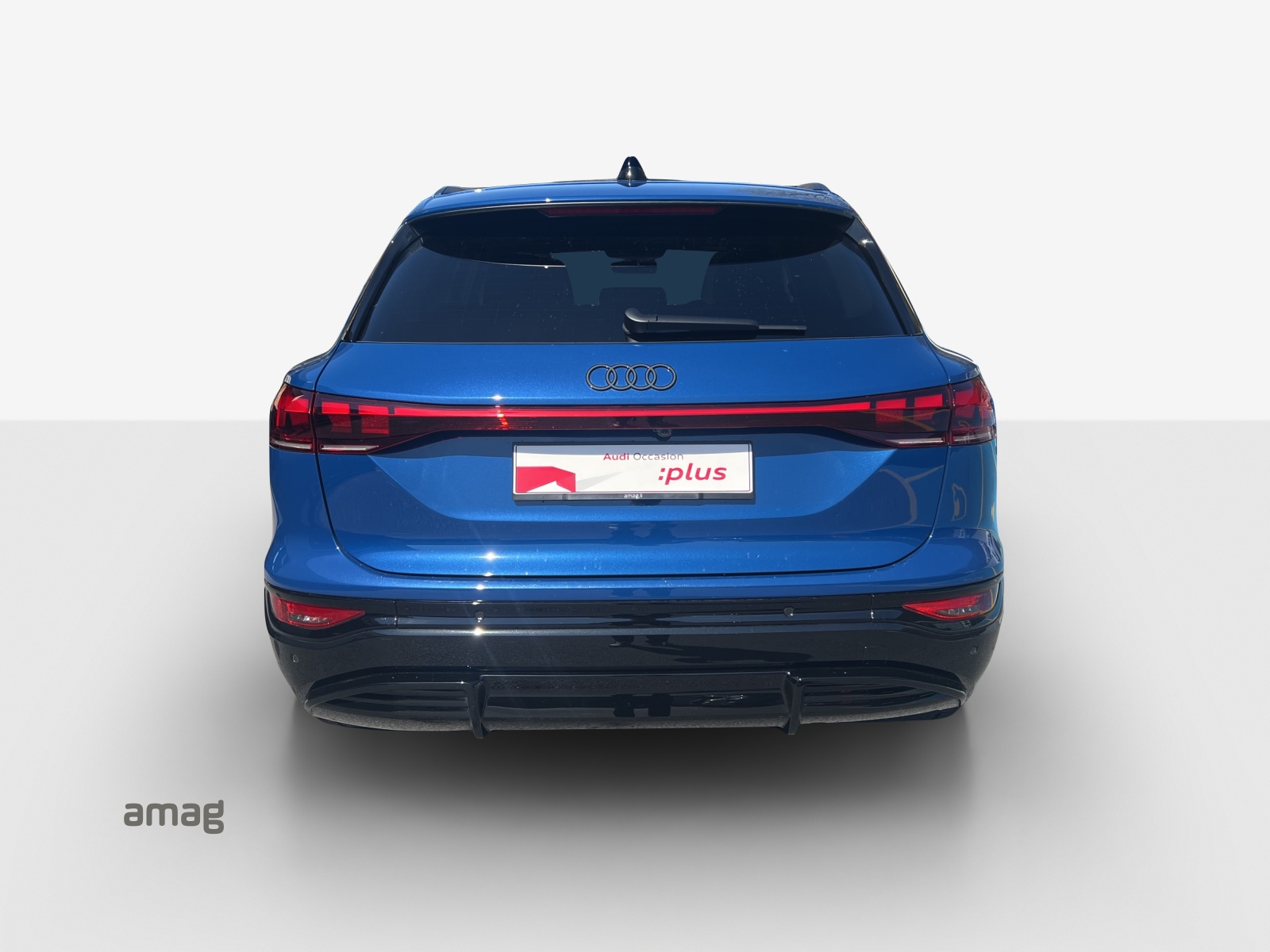 AUDI Q6 e-tron quattro-showroom-element-3