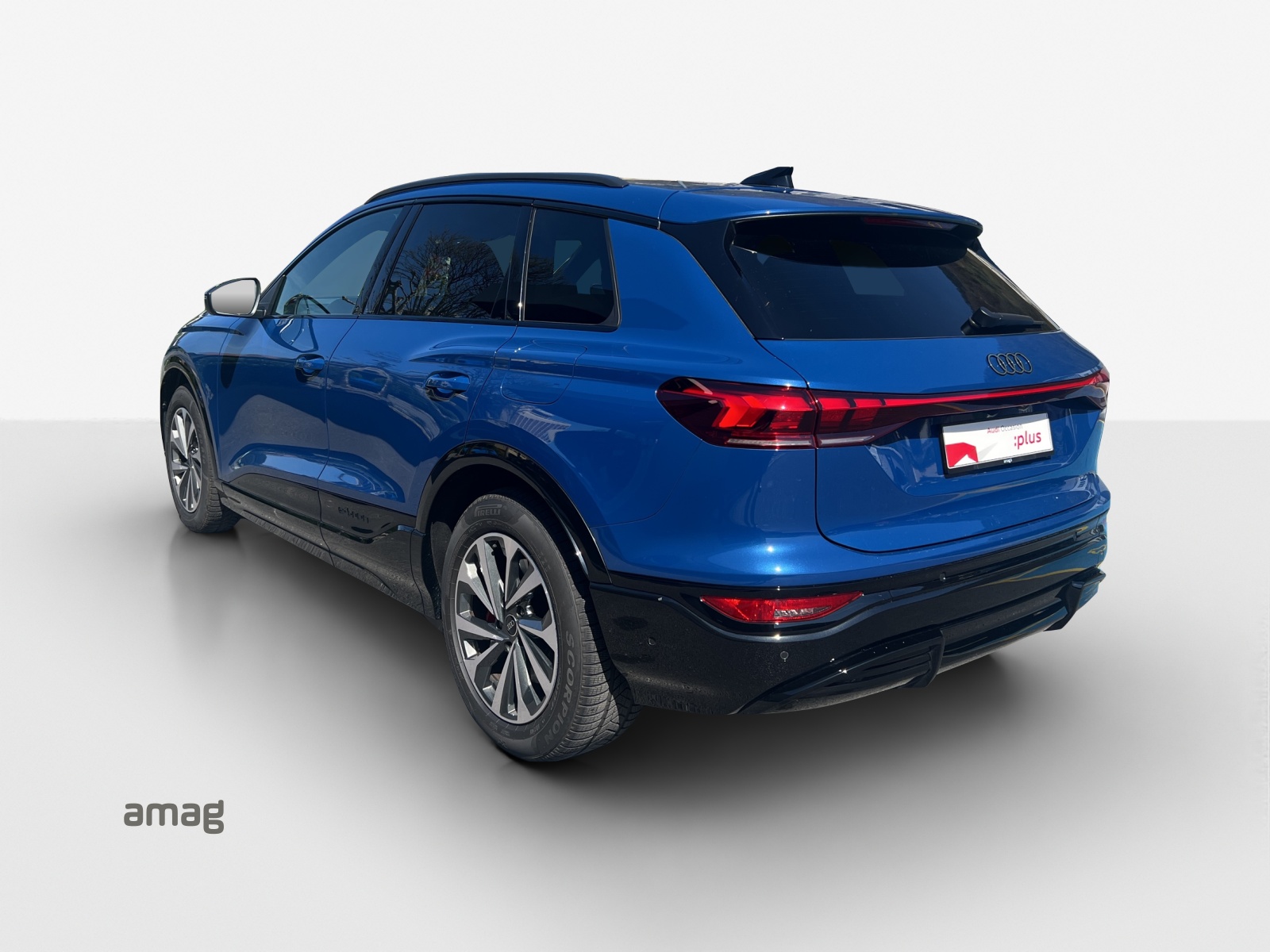 AUDI Q6 e-tron quattro-showroom-element-2