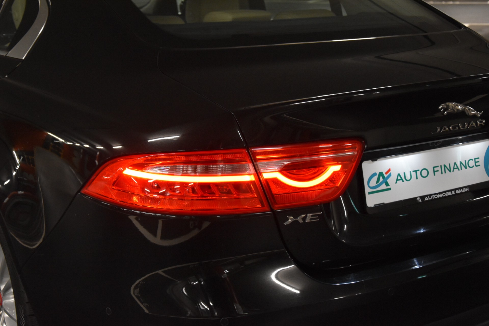 JAGUAR XE 20d Prestige AWD Automat-image-6