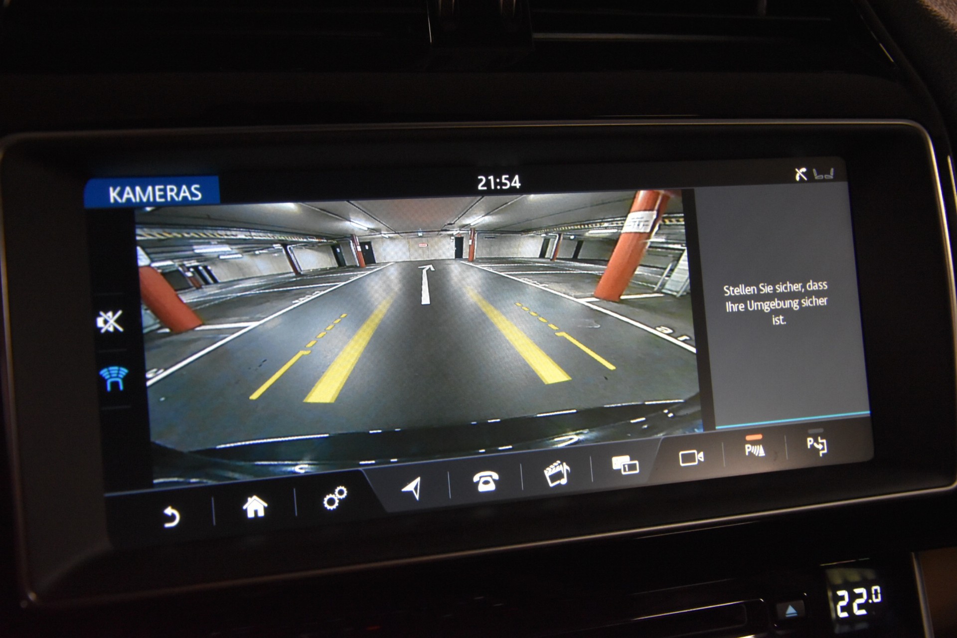 JAGUAR XE 20d Prestige AWD Automat-image-22