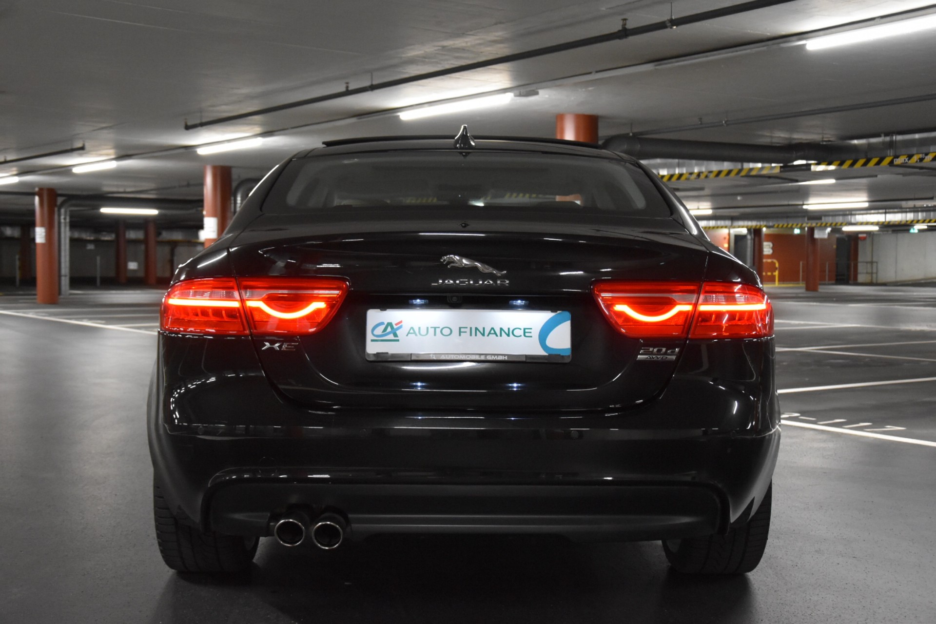 JAGUAR XE 20d Prestige AWD Automat-image-8