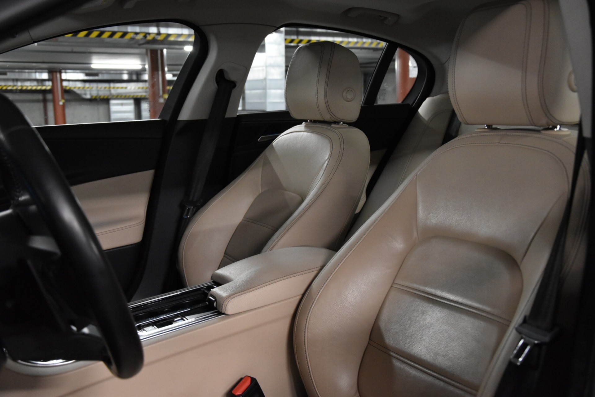 JAGUAR XE 20d Prestige AWD Automat-image-28