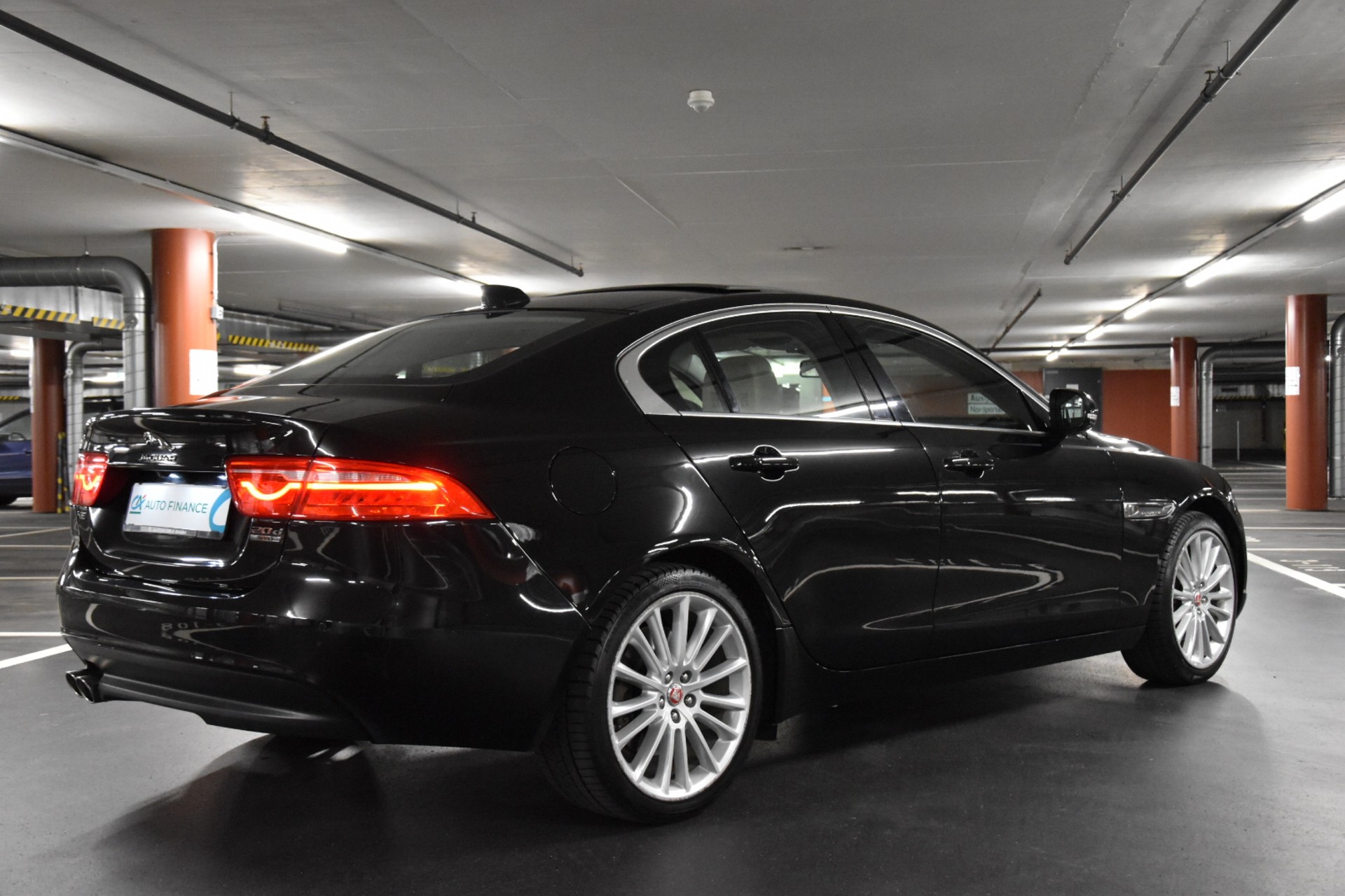 JAGUAR XE 20d Prestige AWD Automat-image-9