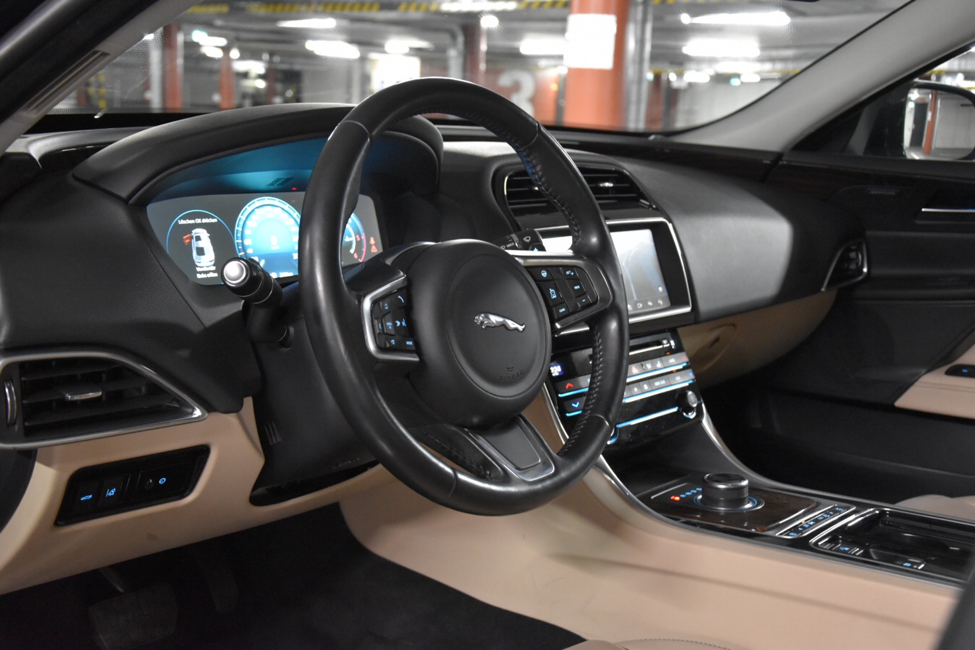 JAGUAR XE 20d Prestige AWD Automat-image-26
